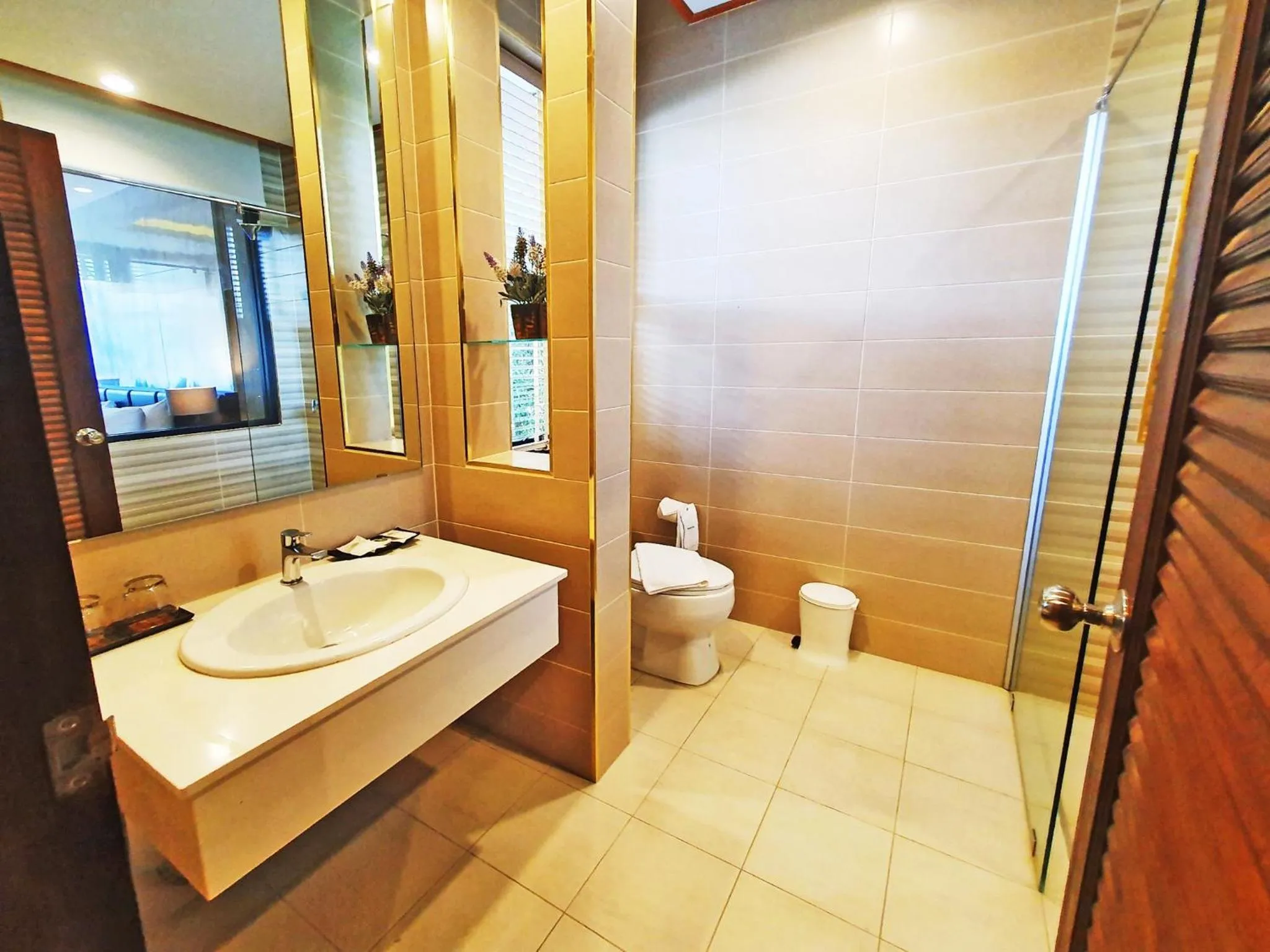 Toilet in Rnana Grand