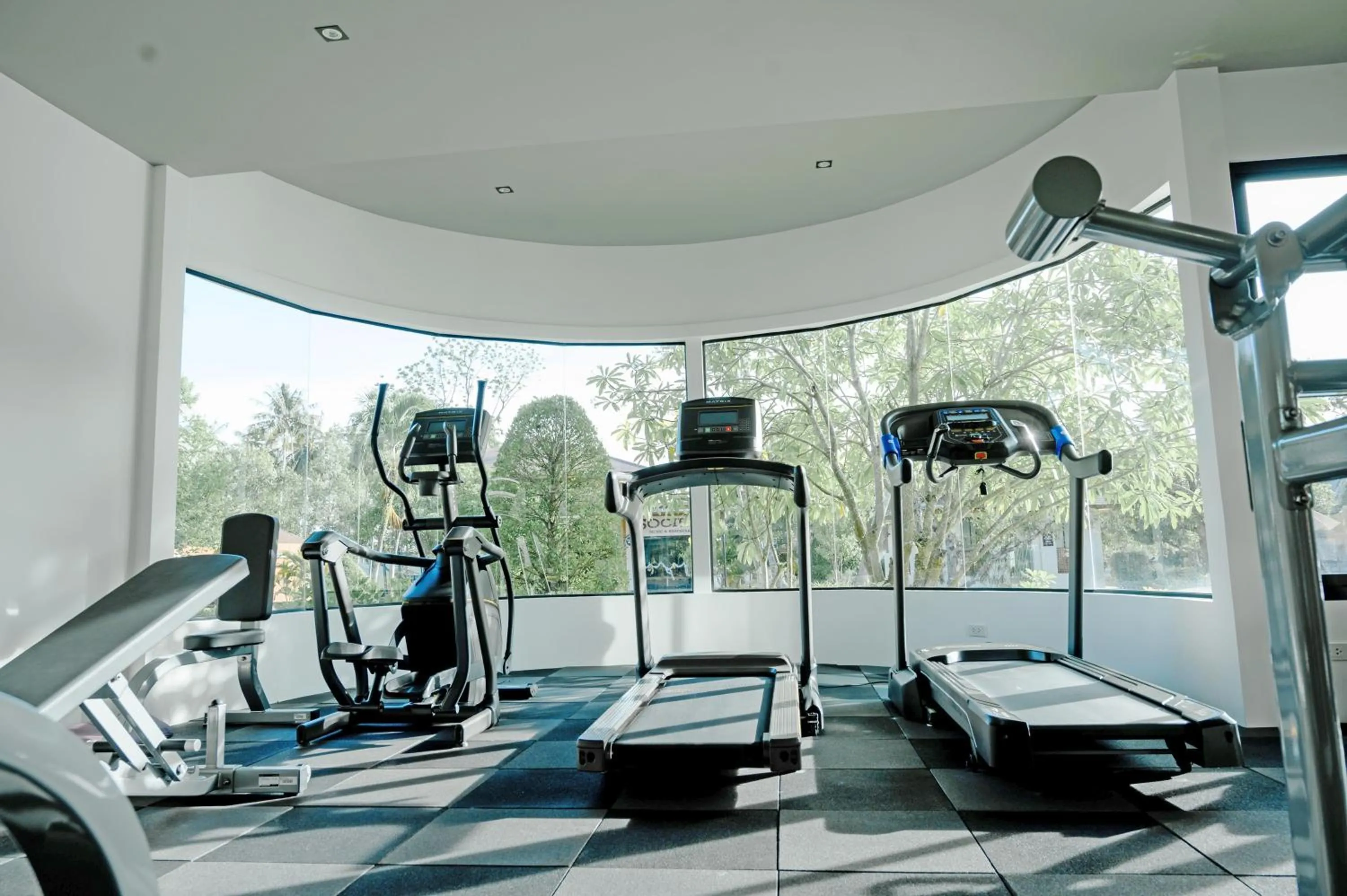 Fitness centre/facilities in Rnana Grand
