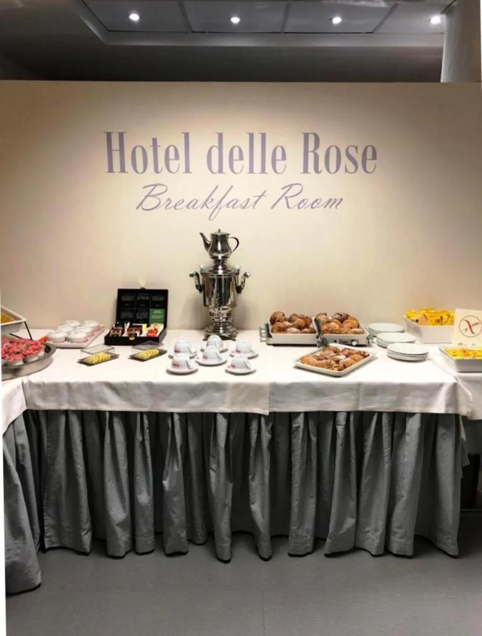 Restaurant/places to eat in Hotel Delle Rose