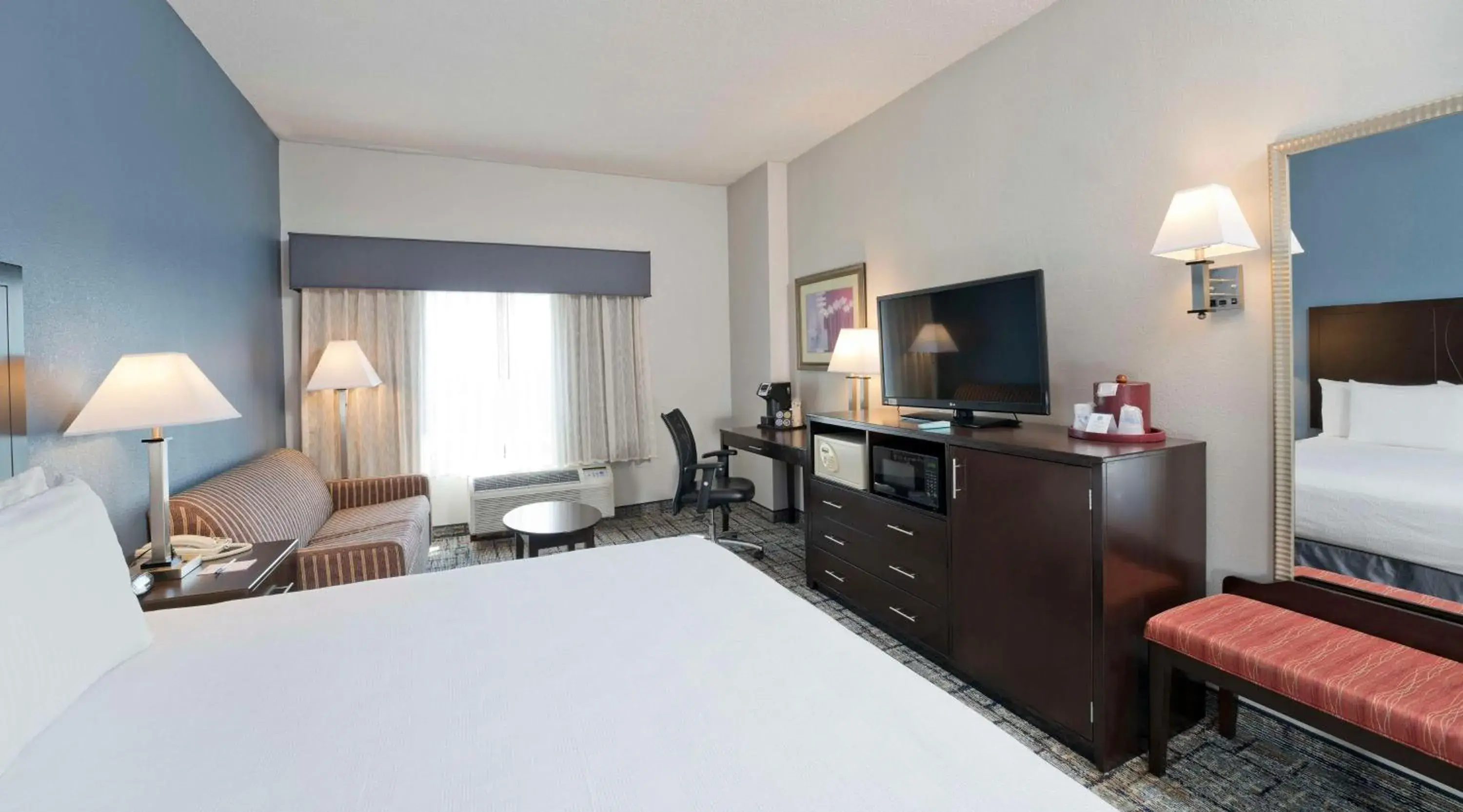 Executive Level - King Room - Non/Smoking in Best Western Plus Hotel & Conference Center Executive Level - King Room - Non/Smoking in Best Western Plus Hotel & Conference Center