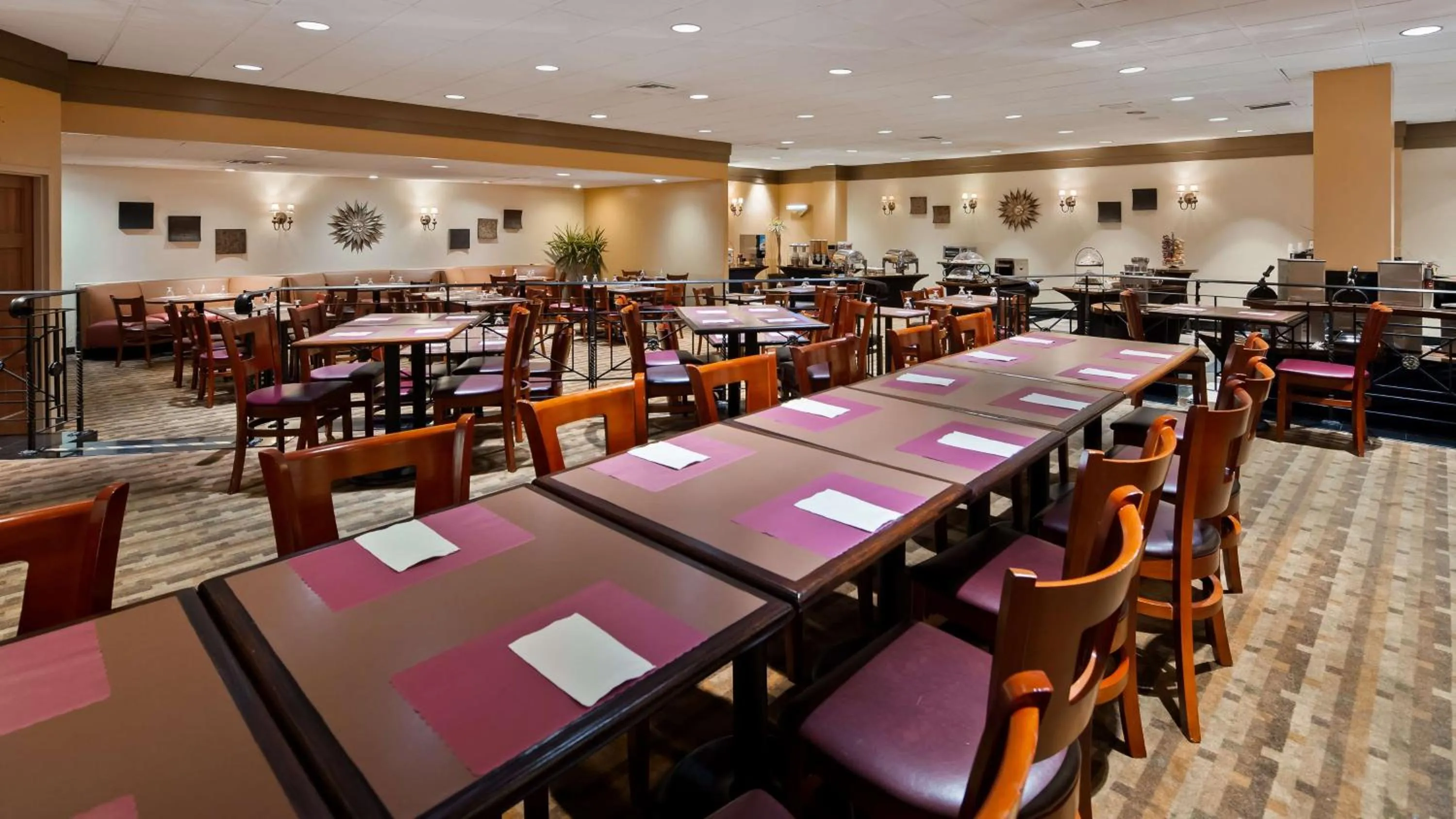 Restaurant/places to eat in Best Western Plus Hotel & Conference Center