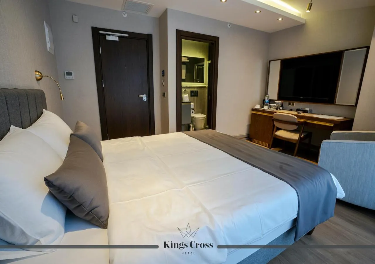 Bed, TV/Entertainment Center in Kings Cross Hotel Istanbul