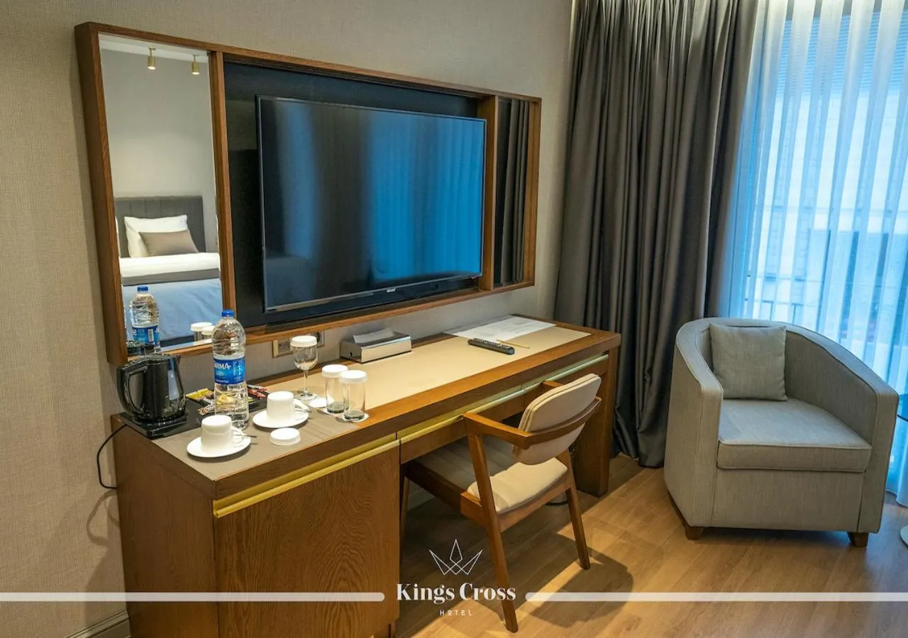 Day, TV/Entertainment Center in Kings Cross Hotel Istanbul