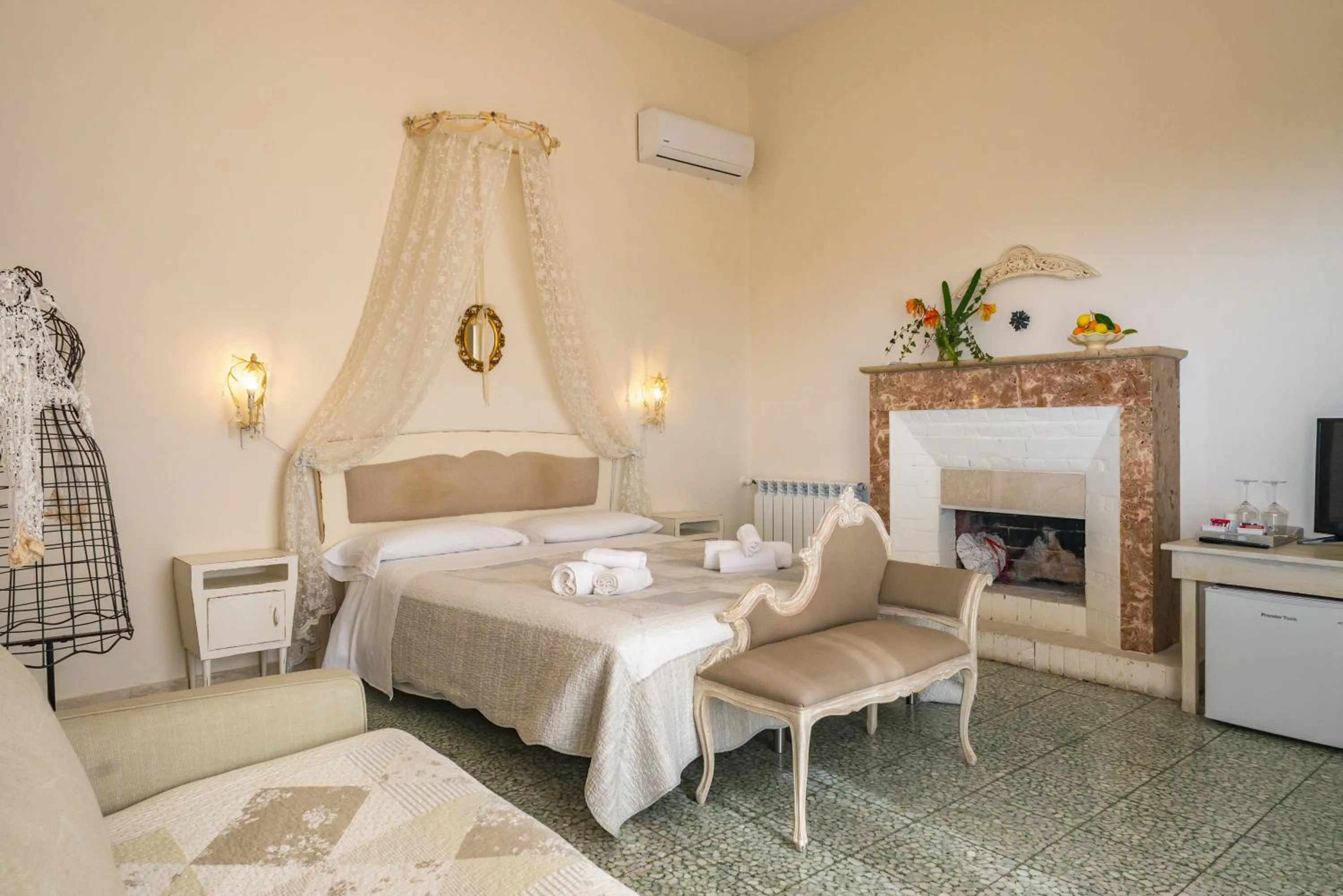 Bedroom, Bed in Villa Giannina B&B