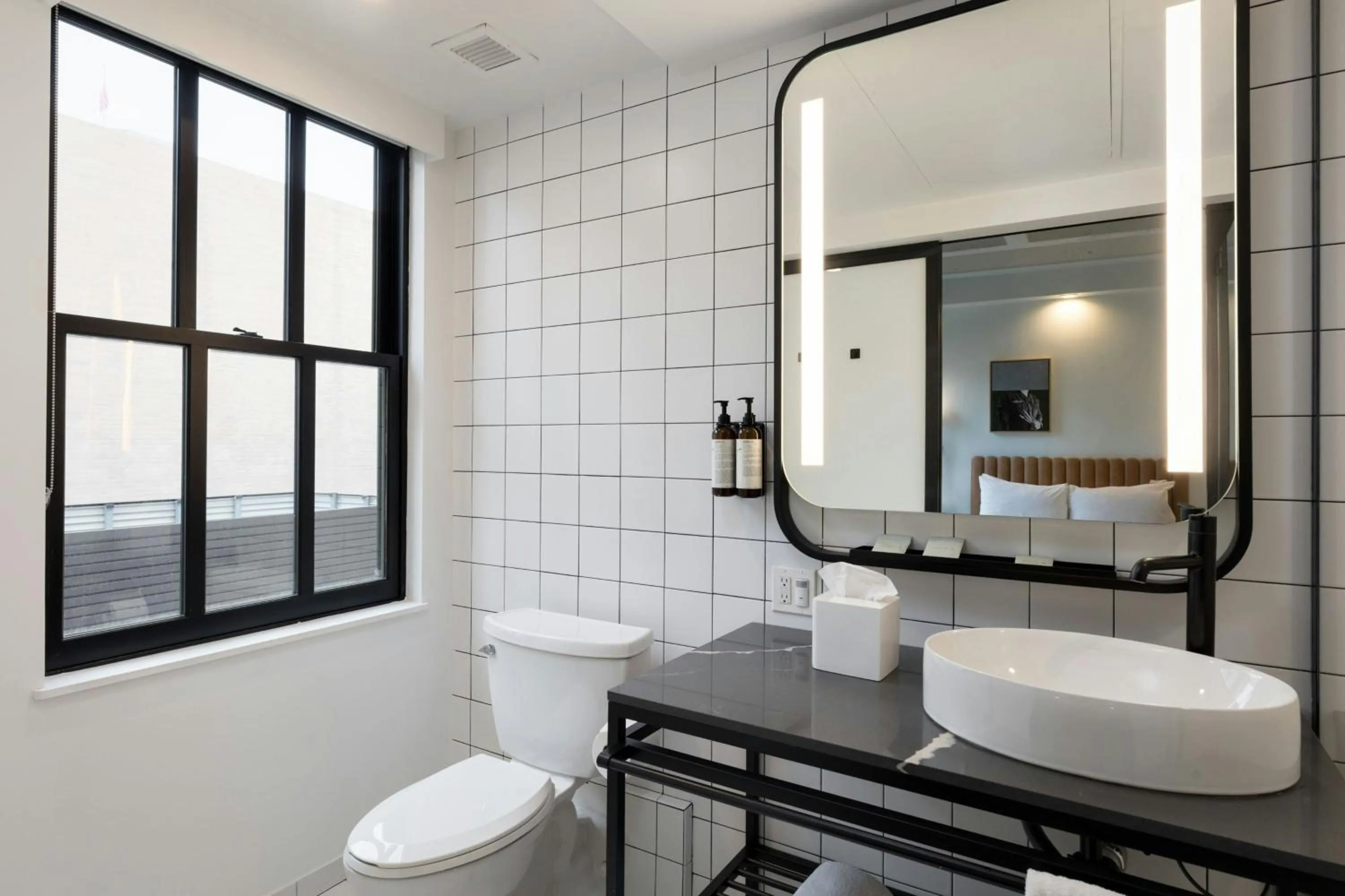 Bathroom in The Guild Hotel, San Diego Downtown, a Marriott Tribute Portfolio Hotel