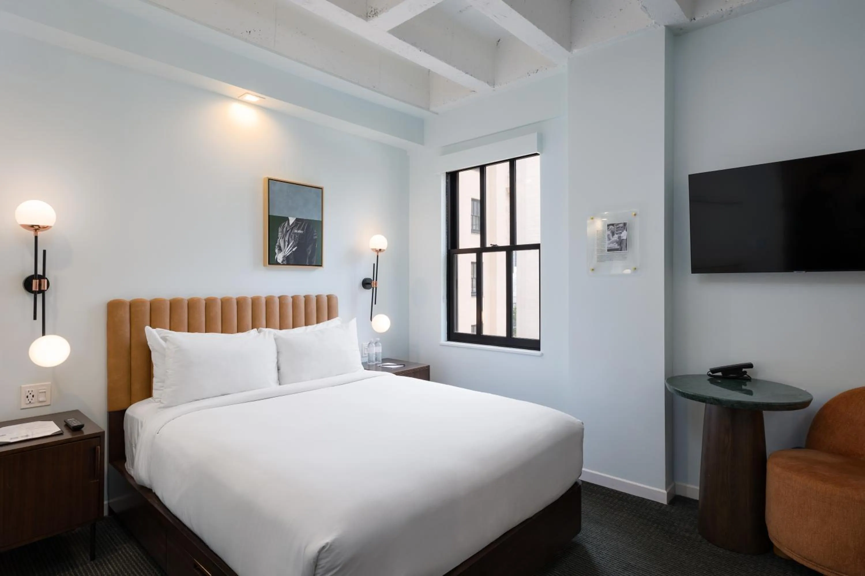 Bed in The Guild Hotel, San Diego Downtown, a Marriott Tribute Portfolio Hotel