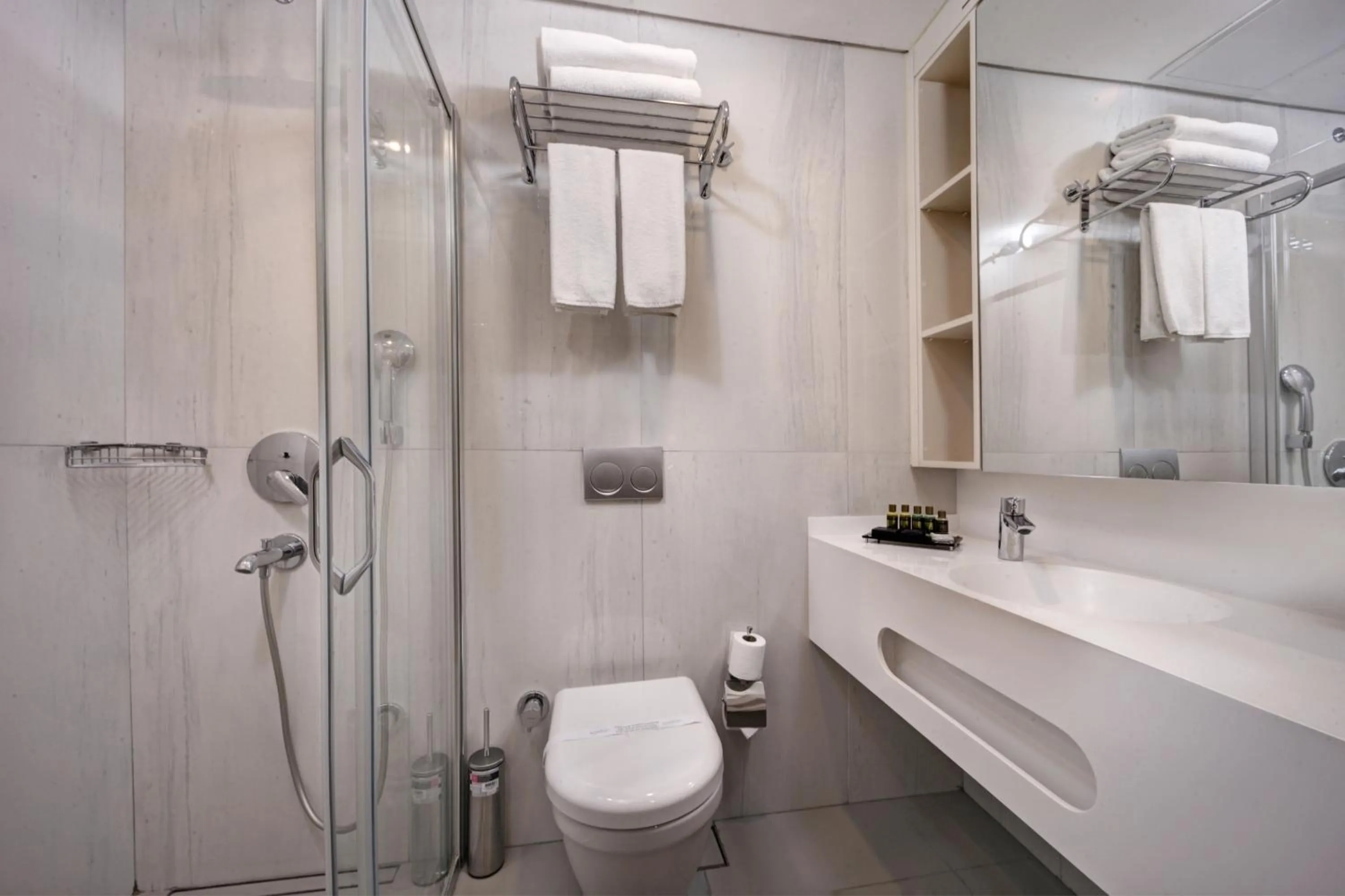 Shower in Suadhan Hotel