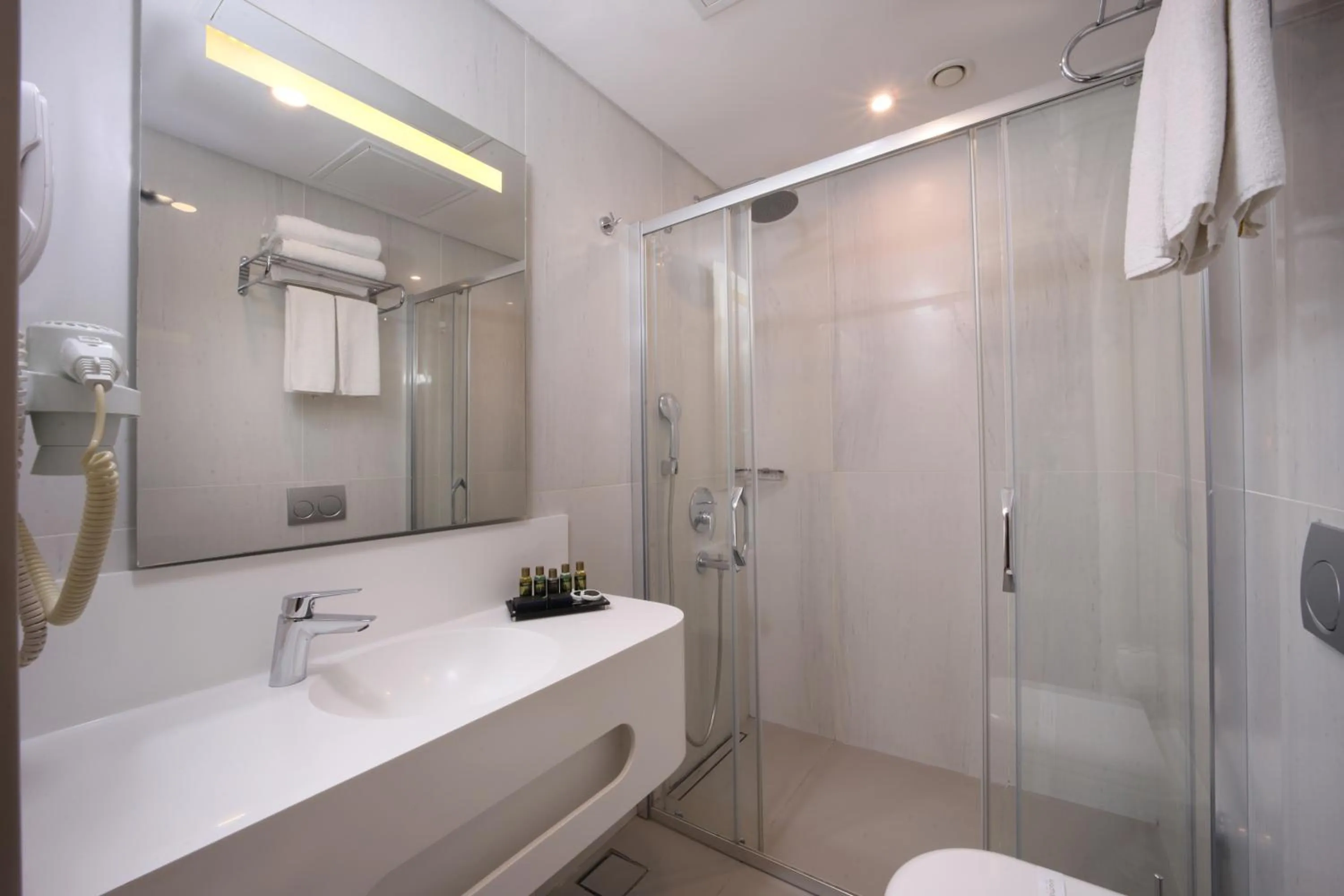 Shower in Suadhan Hotel