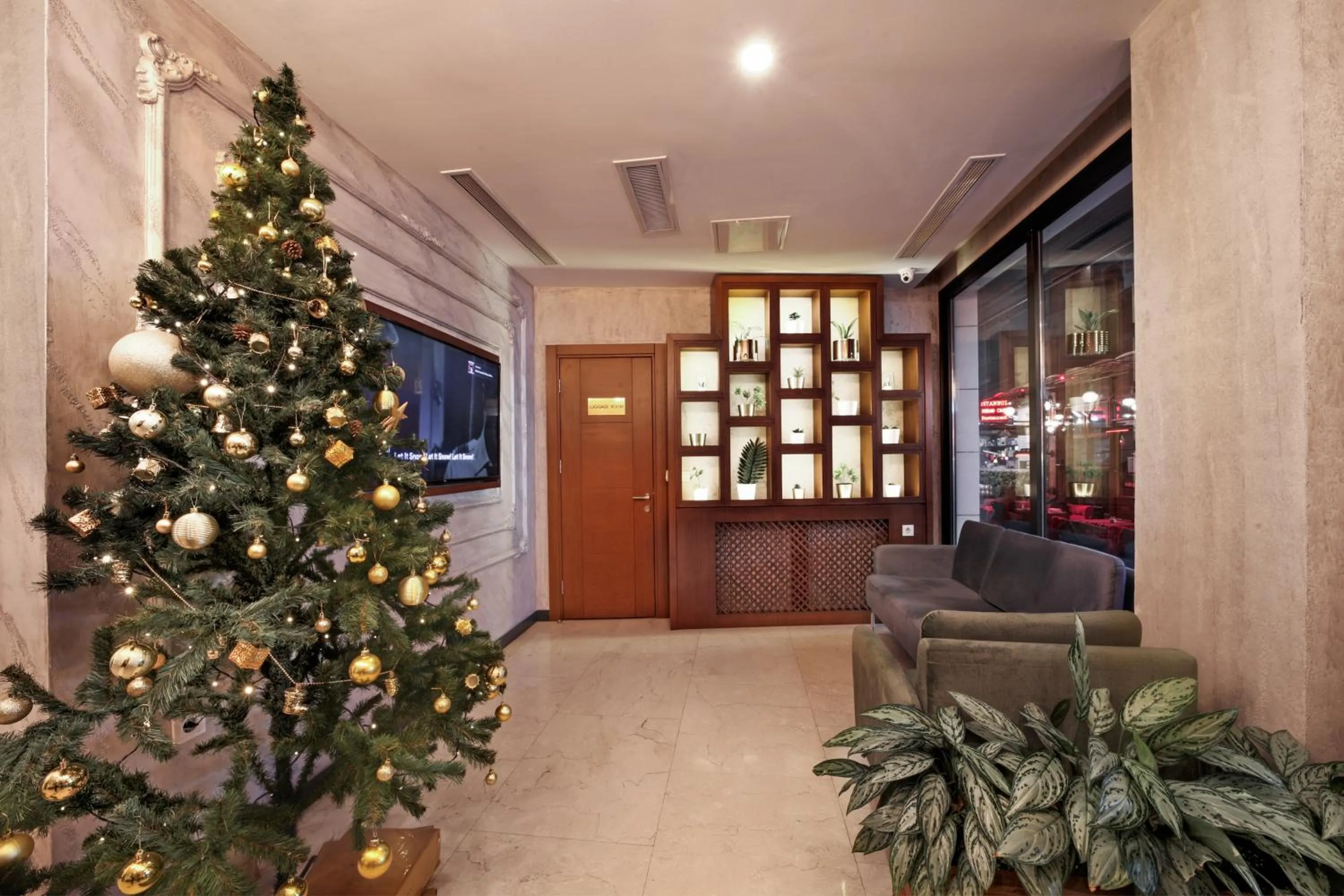 Lobby or reception in Suadhan Hotel