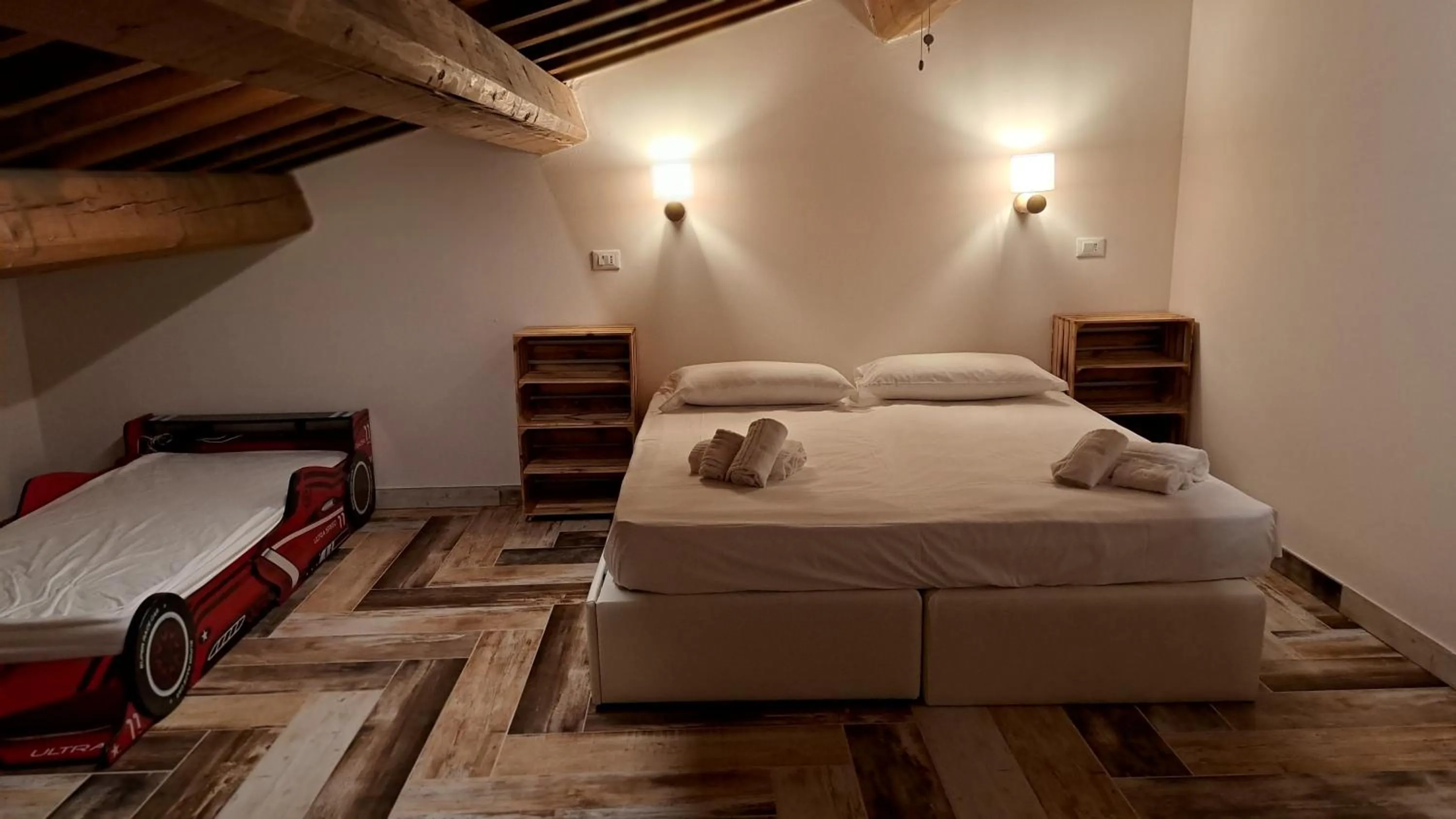 Bed in Fattoria Palazzeta - Pet & Family Friendly
