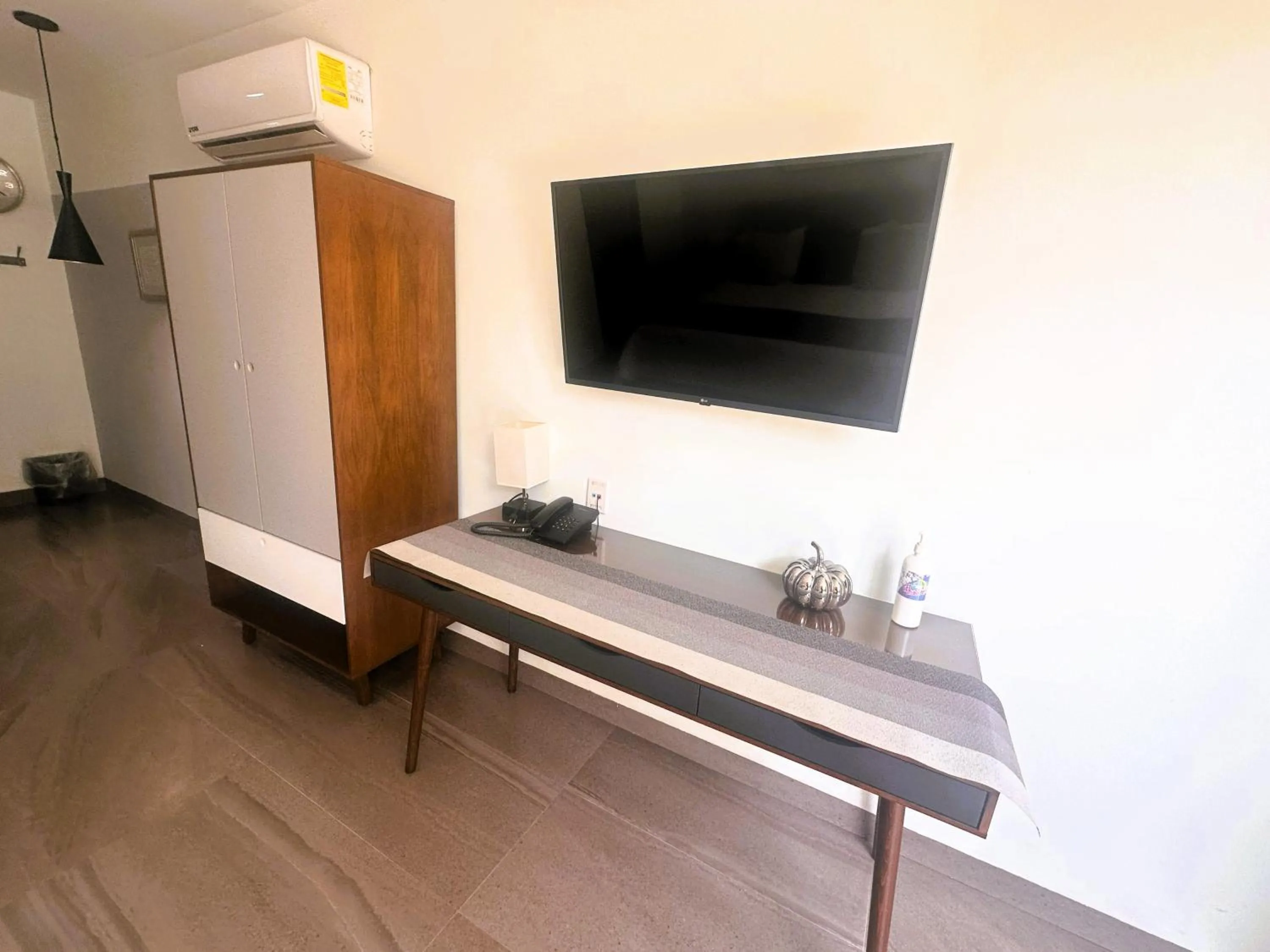 TV and multimedia in Arboleda 5 Luxury Lofts