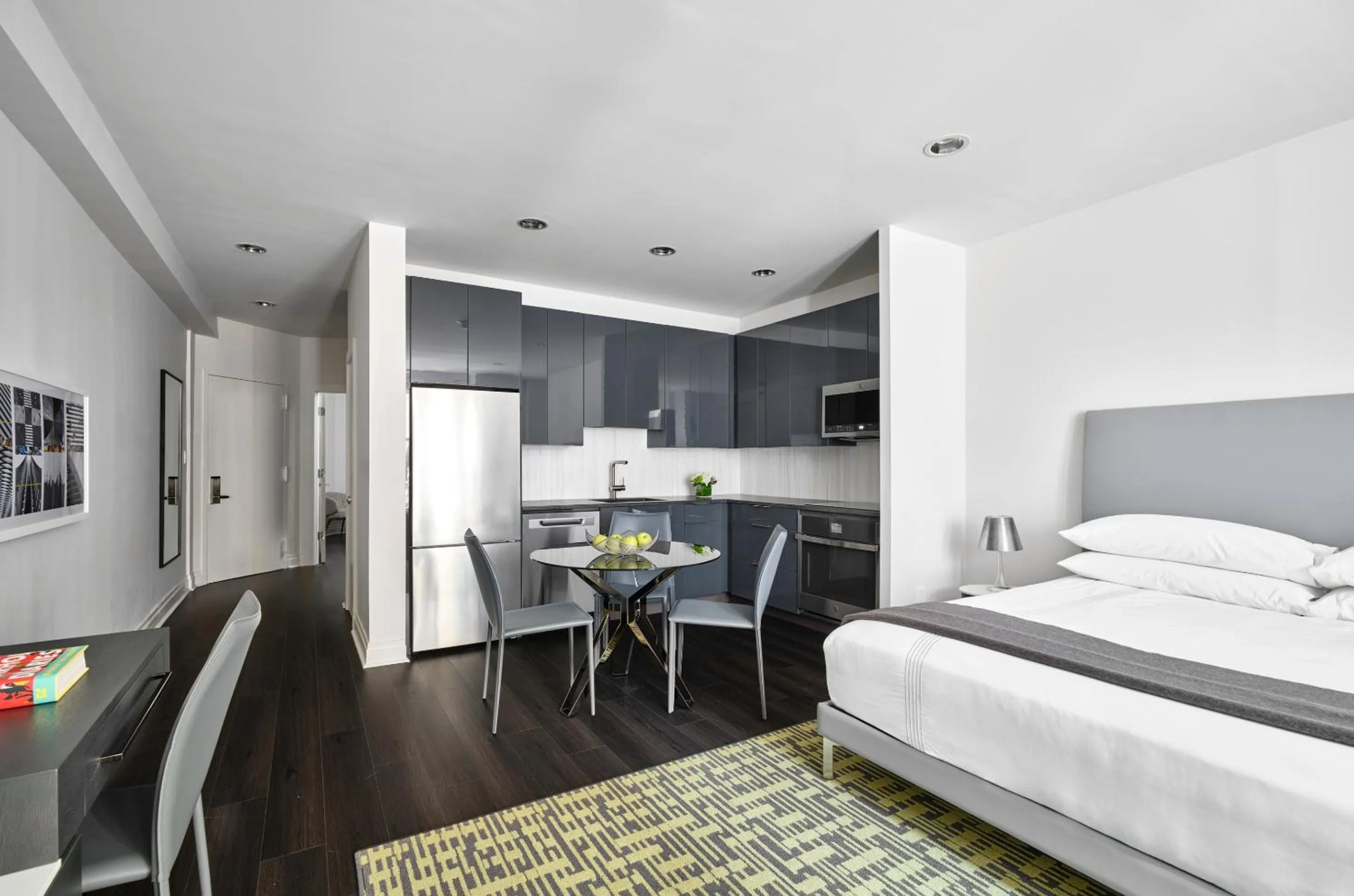 Kitchen or kitchenette, Bed in AKA Times Square