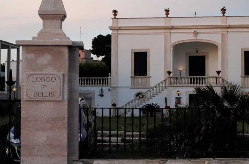Property logo or sign in Villa Longo de Bellis