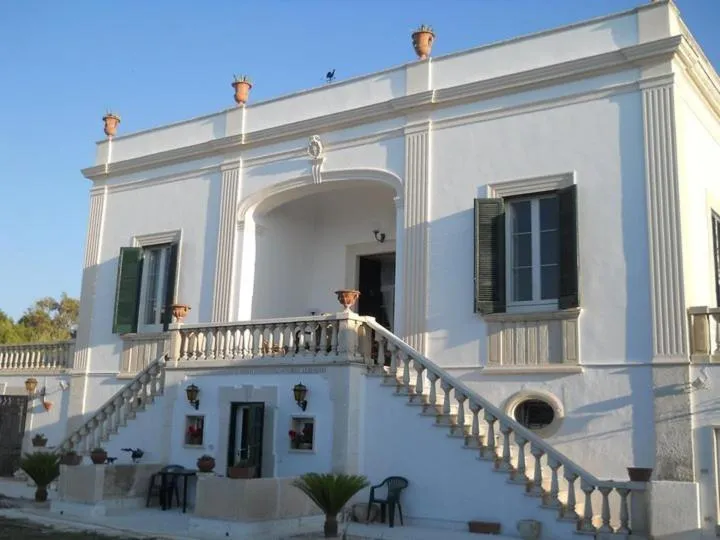 Property building in Villa Longo de Bellis