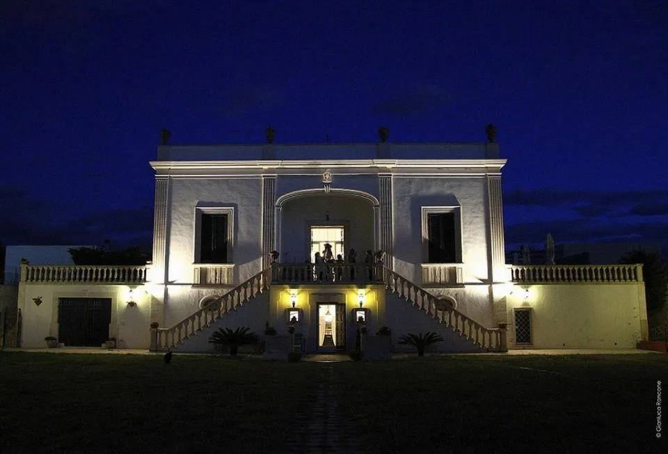 Property building in Villa Longo de Bellis