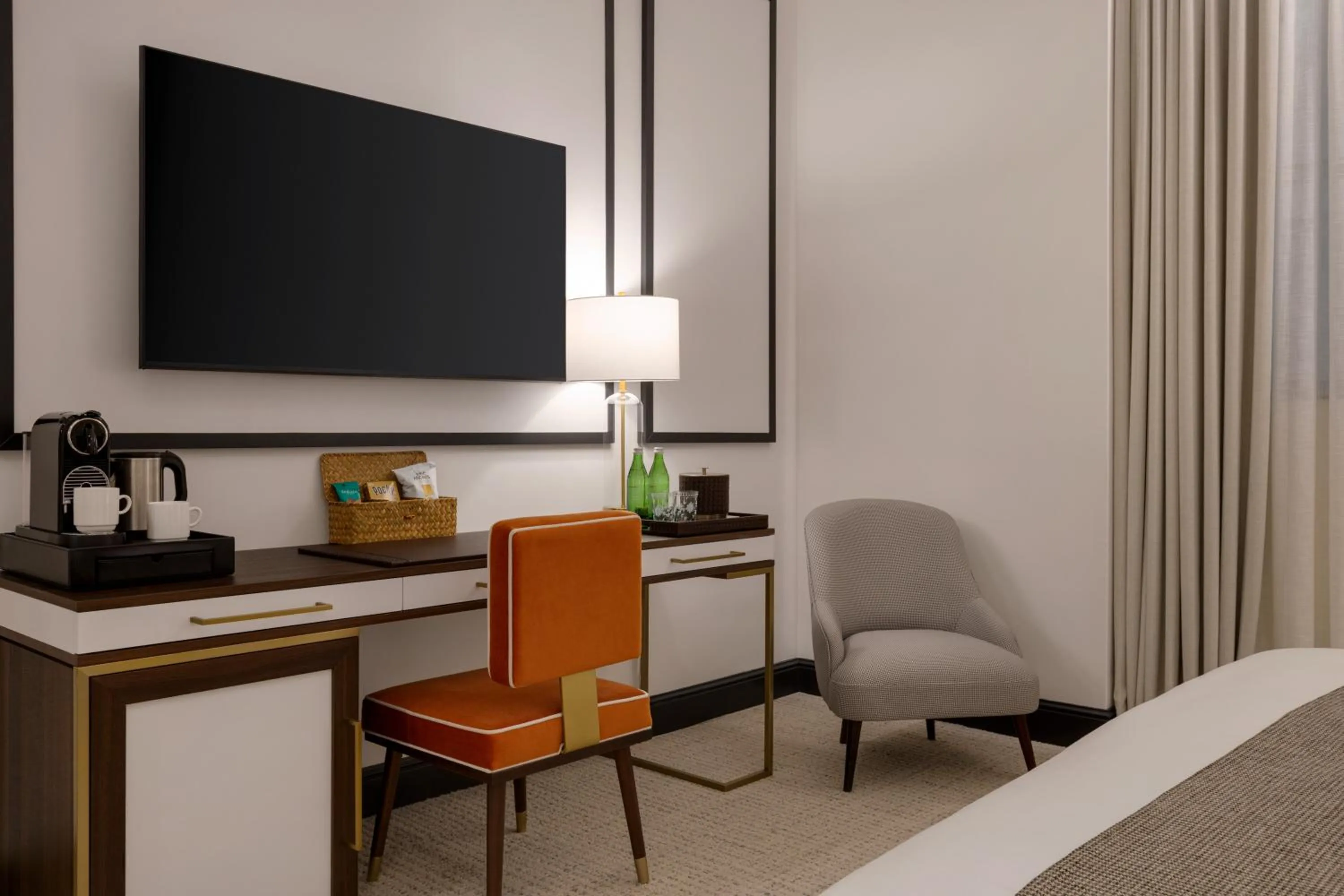 TV and multimedia in The Chemists Club Hotel