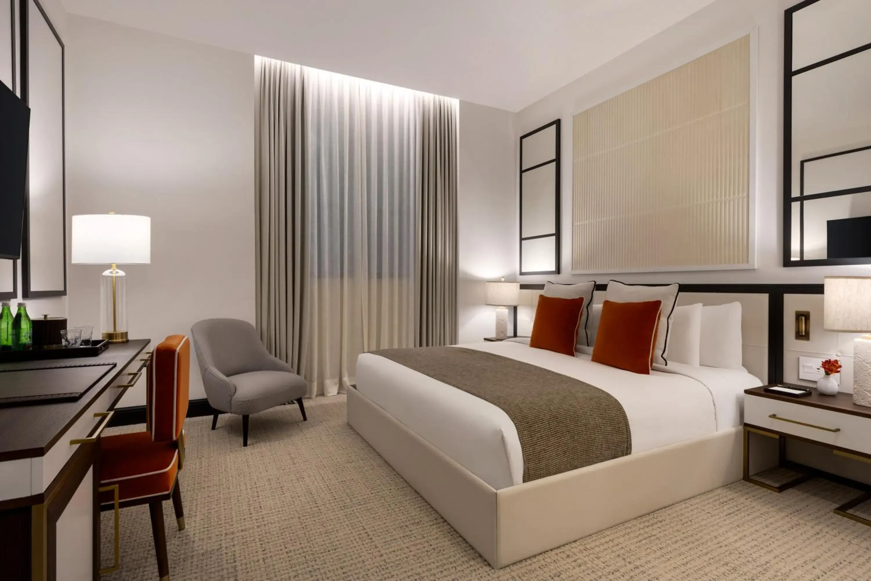 Deluxe King ADA Mobility/Hearing Accessible with Roll-in Shower in The Chemists Club Hotel Deluxe King ADA Mobility/Hearing Accessible with Roll-in Shower in The Chemists Club Hotel