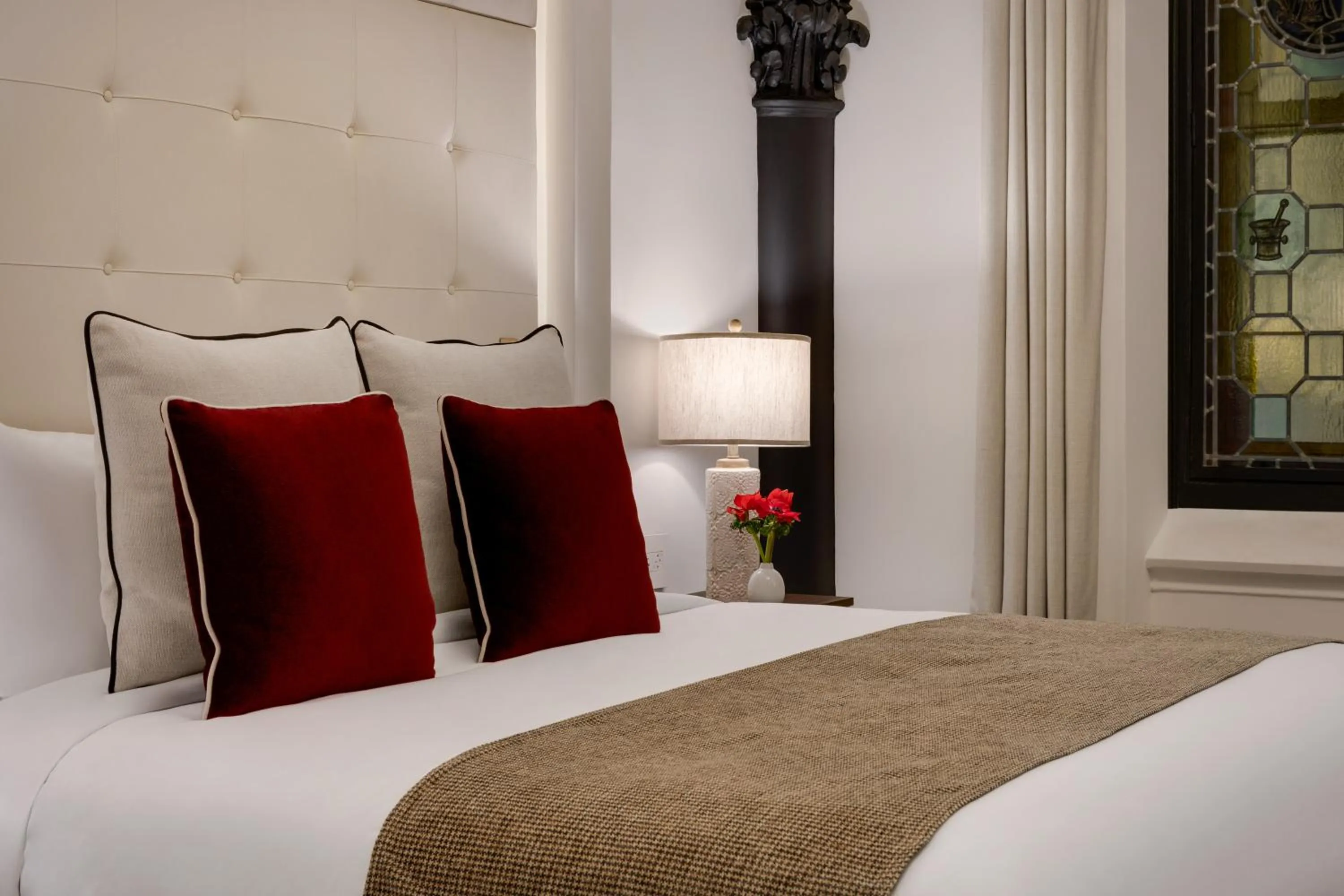 Bed in The Chemists Club Hotel