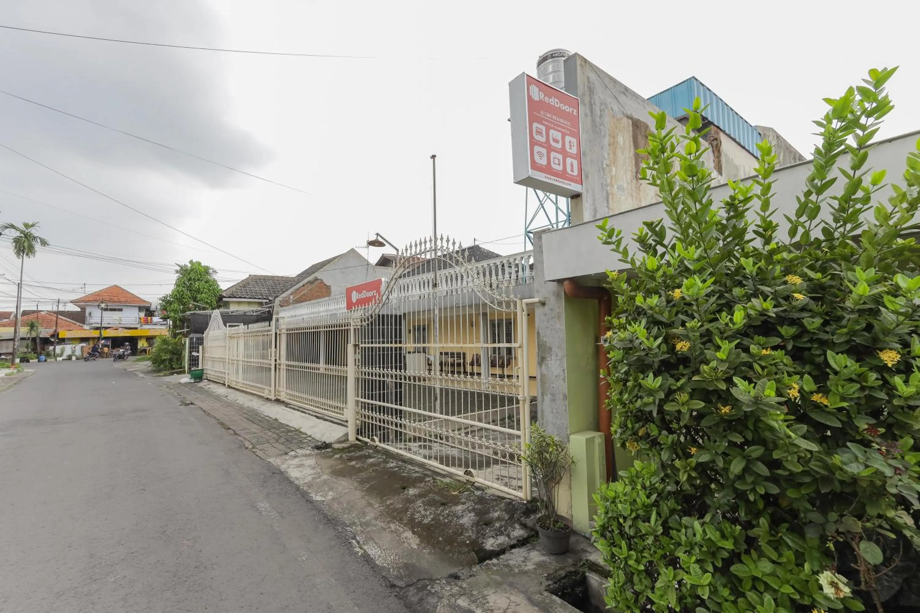 Property building in RedDoorz at CBR Residence Blimbing