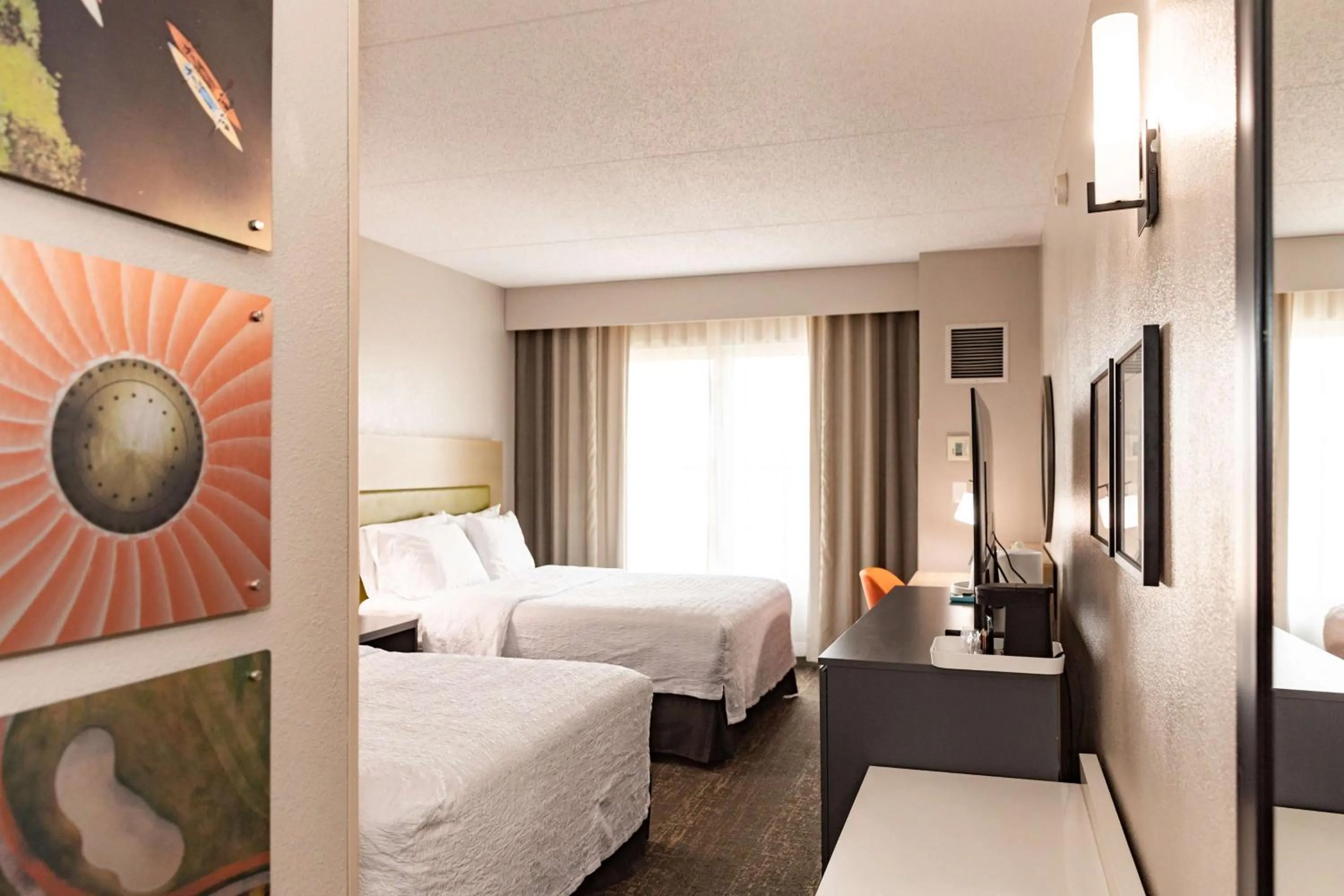 Bed in Hampton Inn & Suites By Hilton- Newark Airport Elizabeth