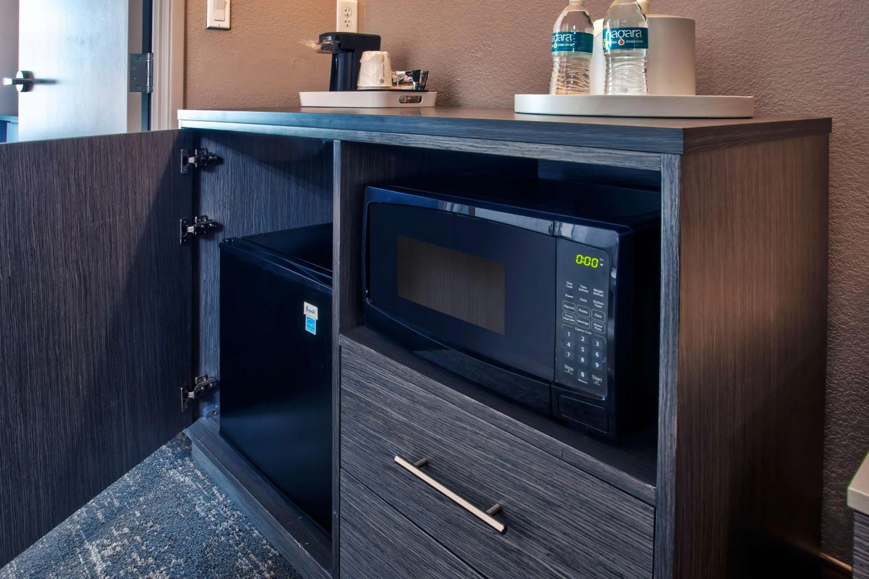 Photo of the whole room in Hampton Inn & Suites By Hilton- Newark Airport Elizabeth