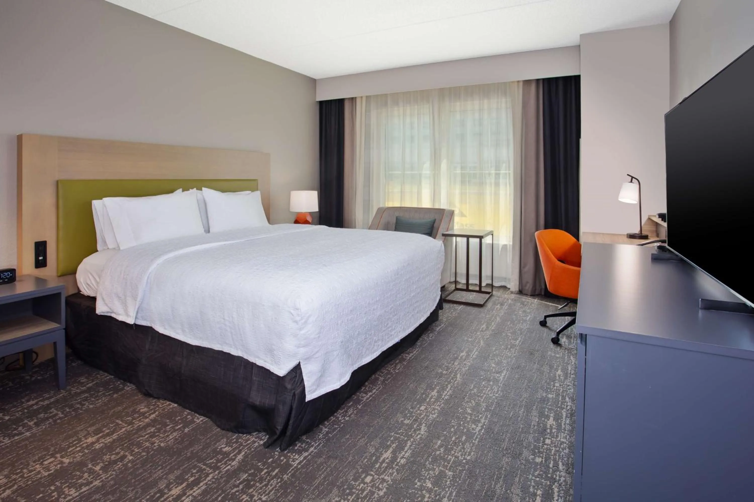 Bed in Hampton Inn & Suites By Hilton- Newark Airport Elizabeth