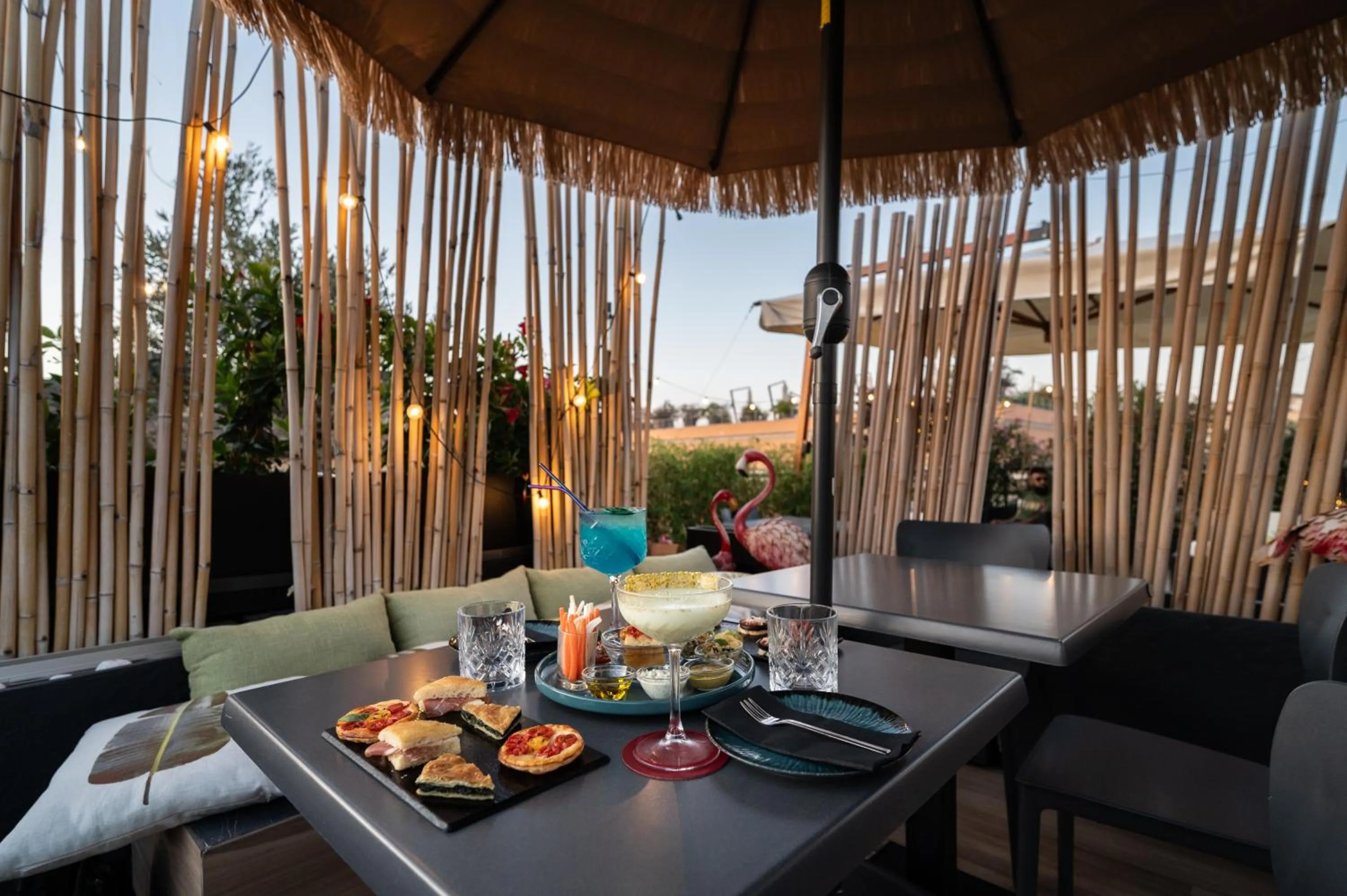 Restaurant/places to eat in Hotel Caravita