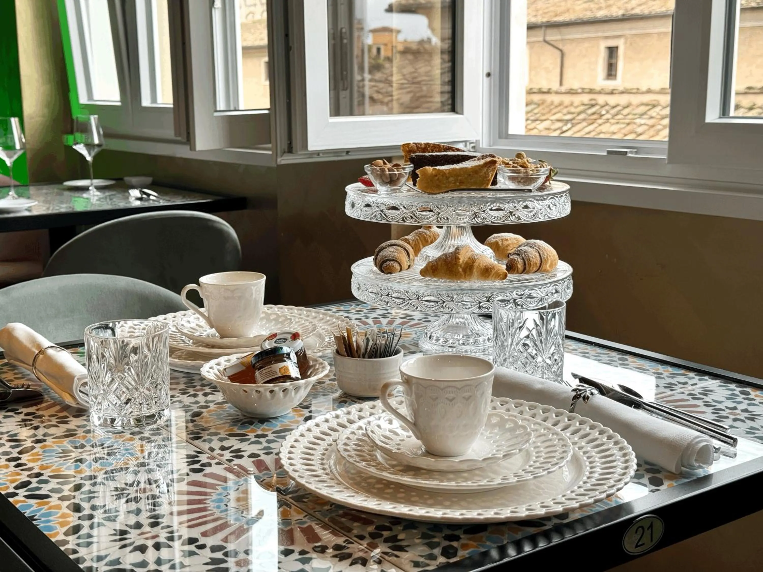 Restaurant/places to eat in Hotel Caravita