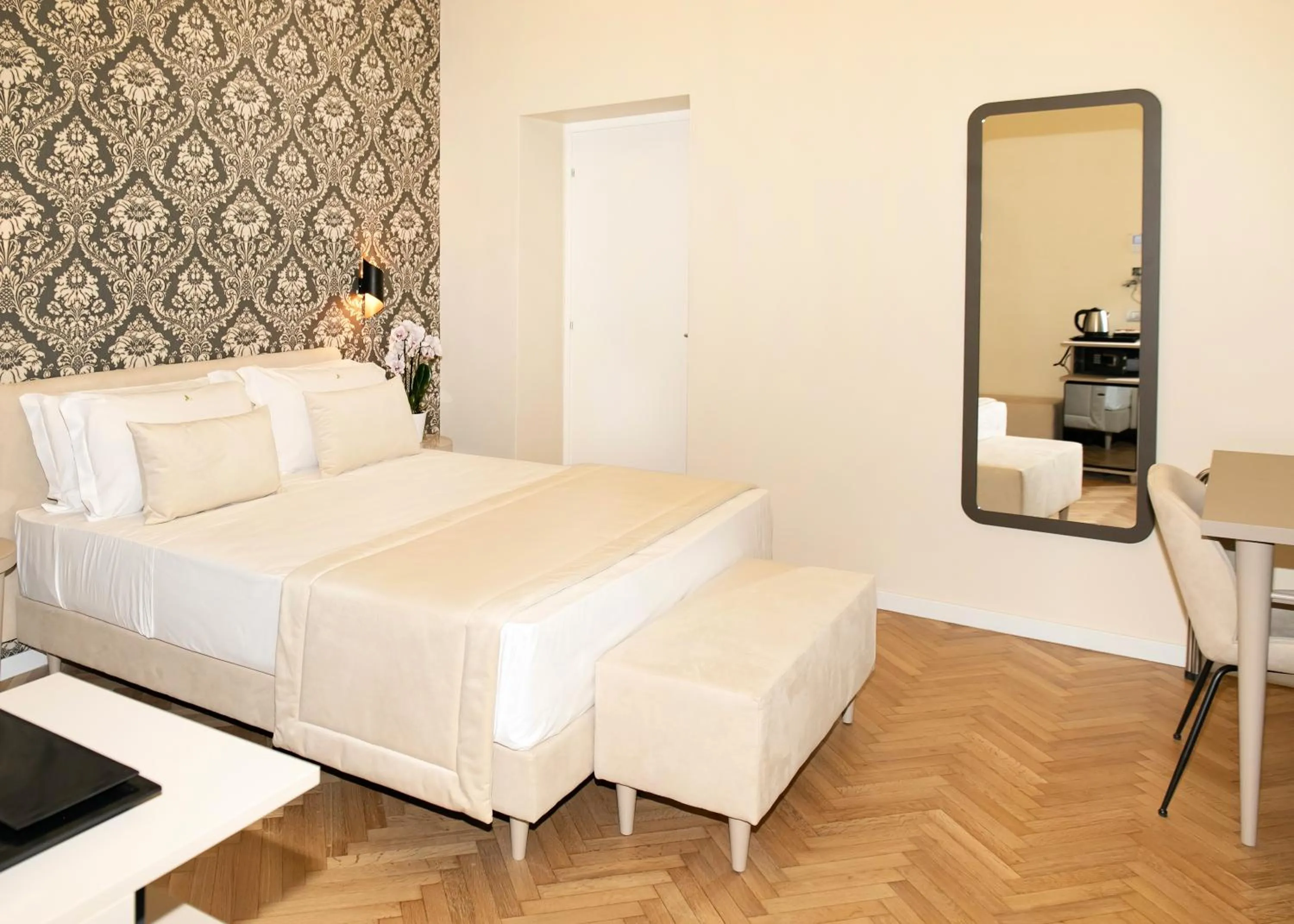 Bedroom, Bed in Hotel Caravita