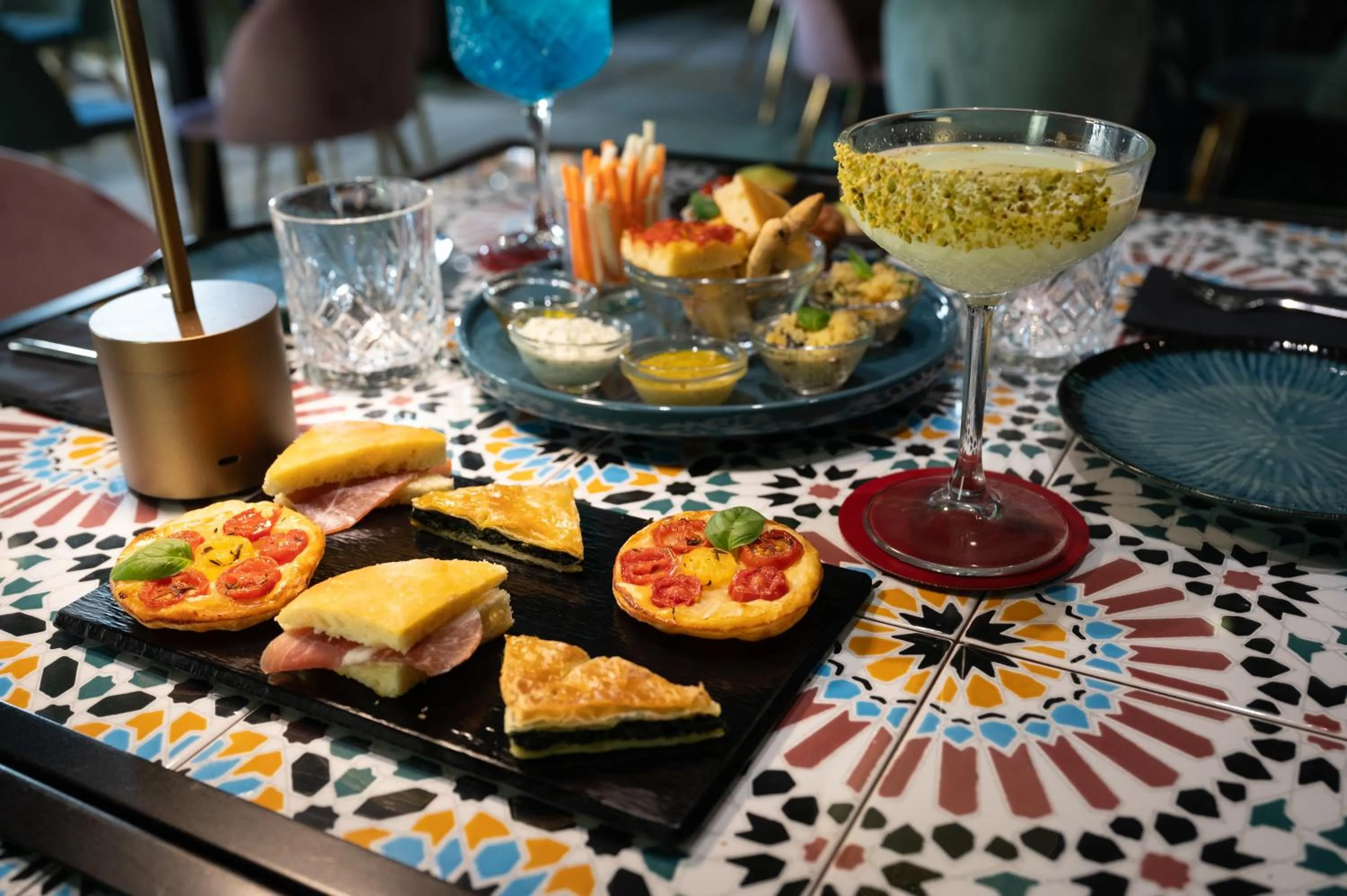 Restaurant/places to eat in Hotel Caravita