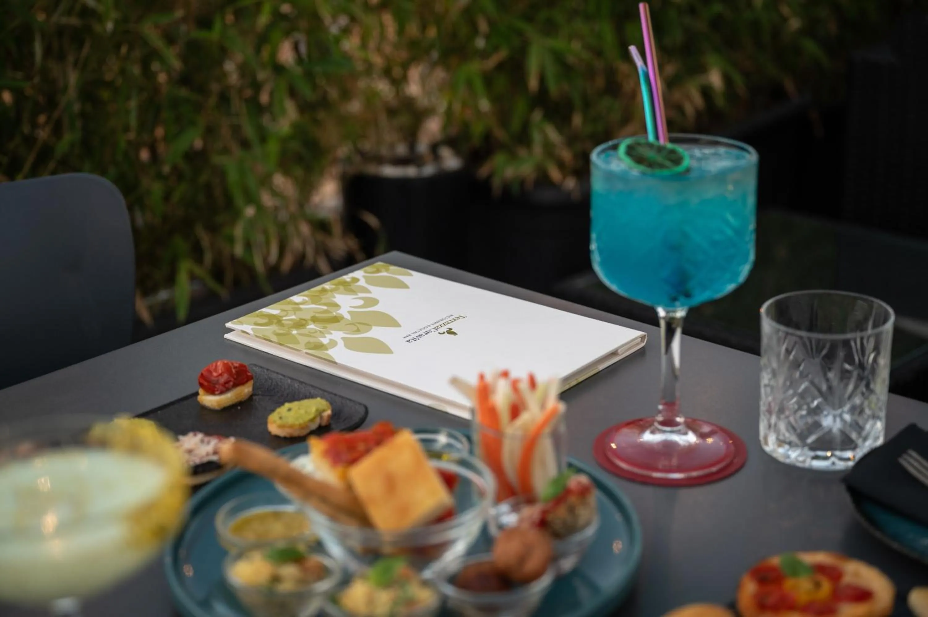 Lounge or bar in Hotel Caravita