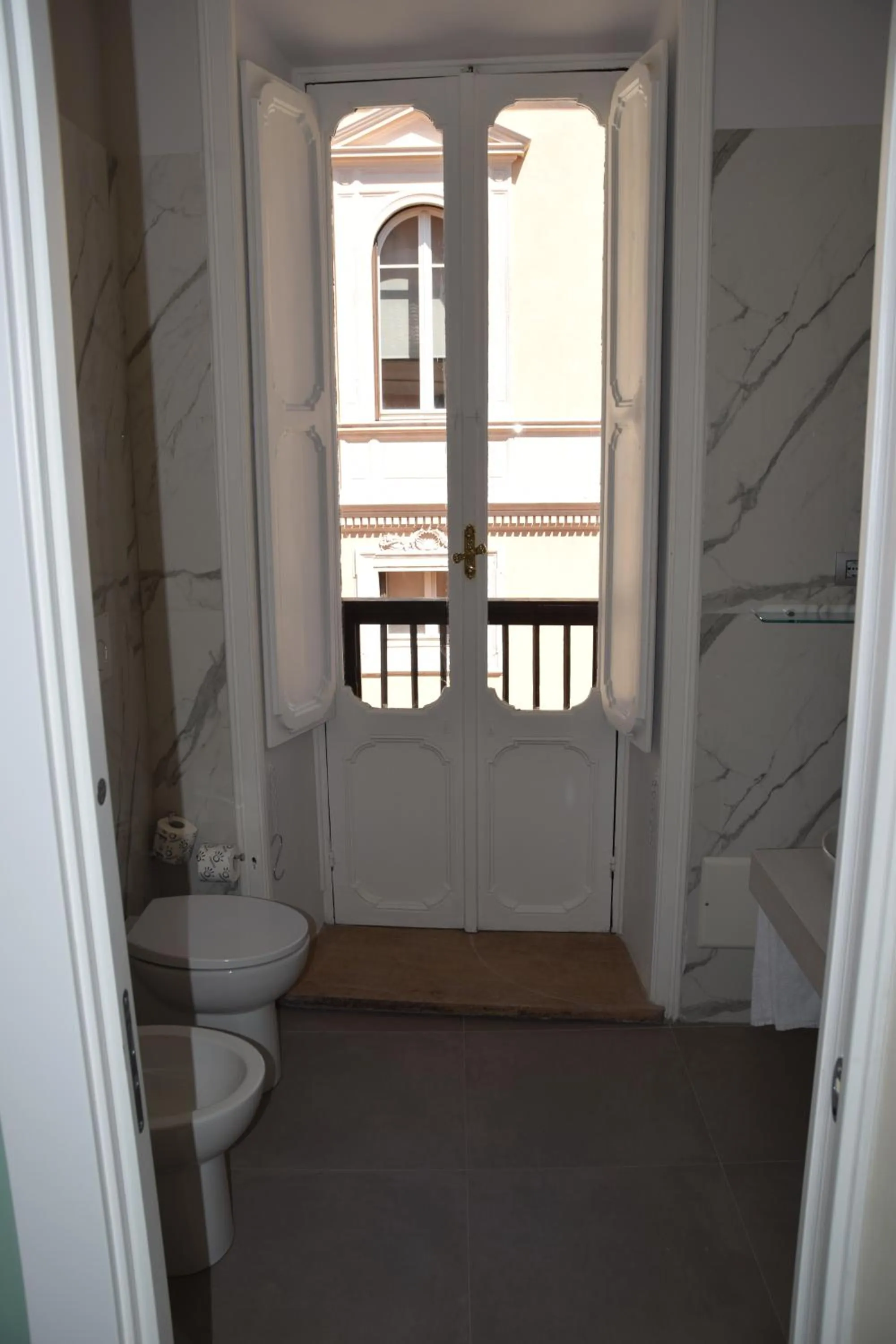 Bathroom in Hotel Caravita