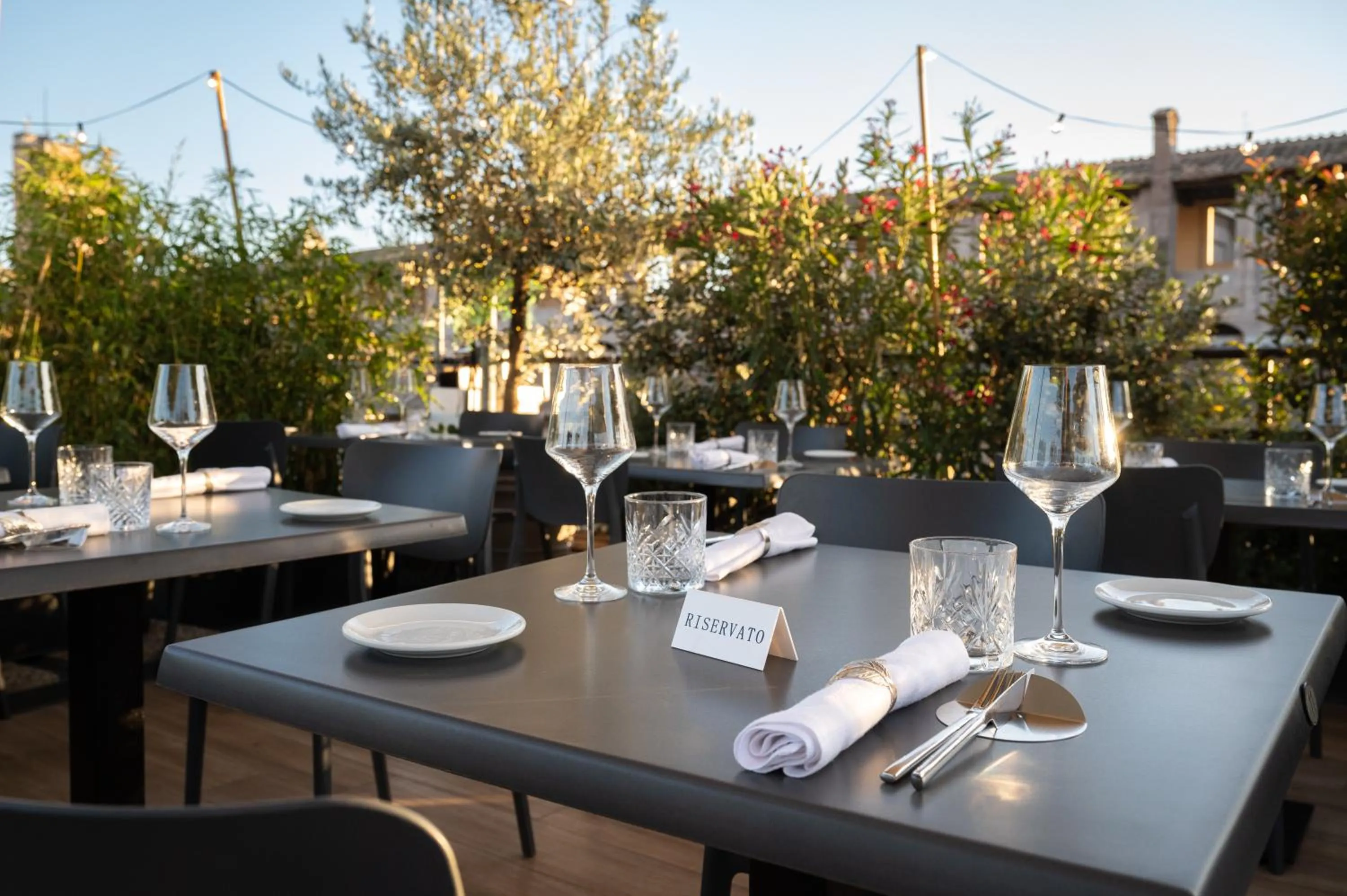 Restaurant/places to eat in Hotel Caravita