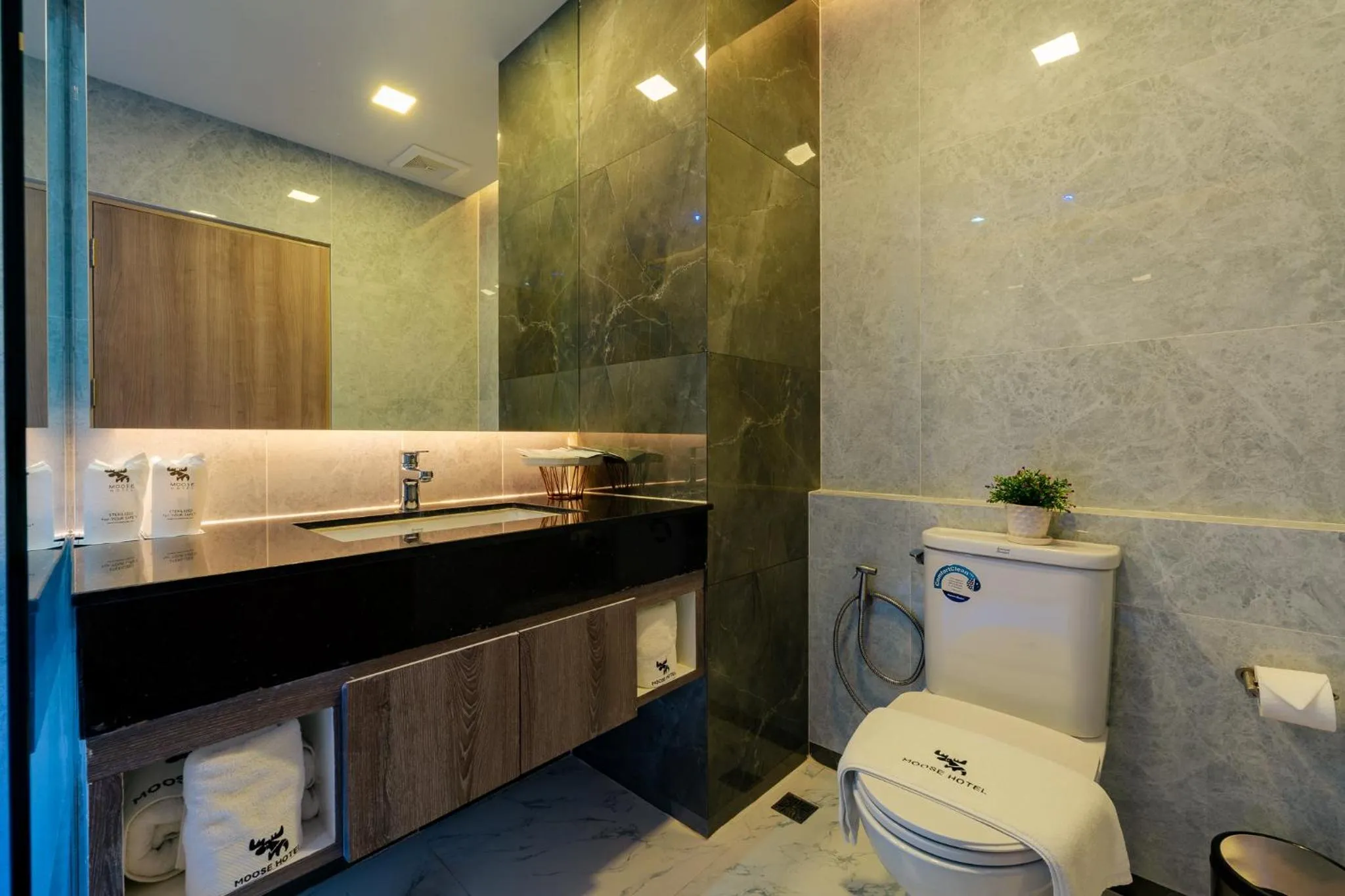 Toilet in Moose Hotel Chiangmai