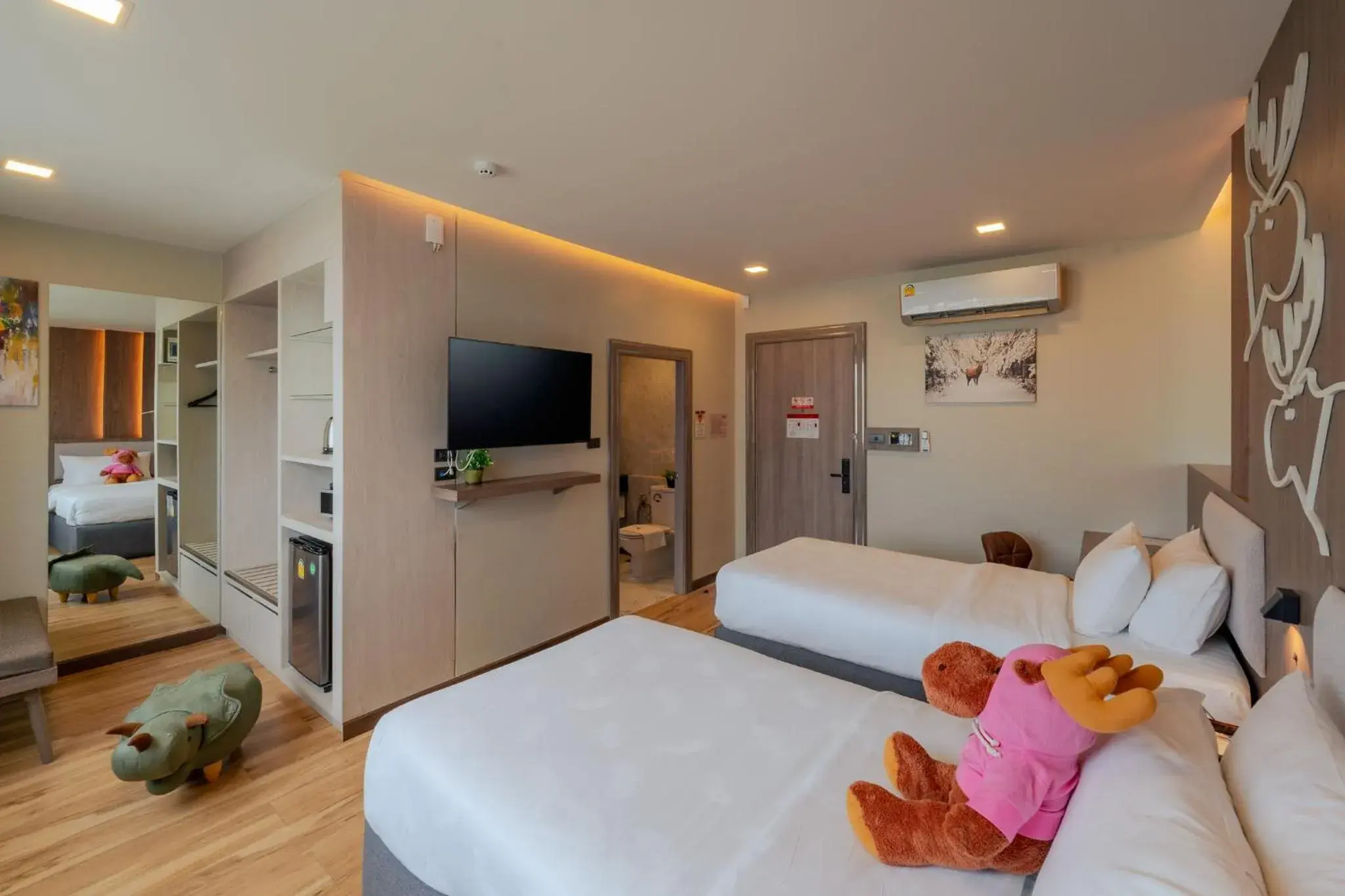 Twin Room with Shower in Moose Hotel Chiangmai Twin Room with Shower in Moose Hotel Chiangmai