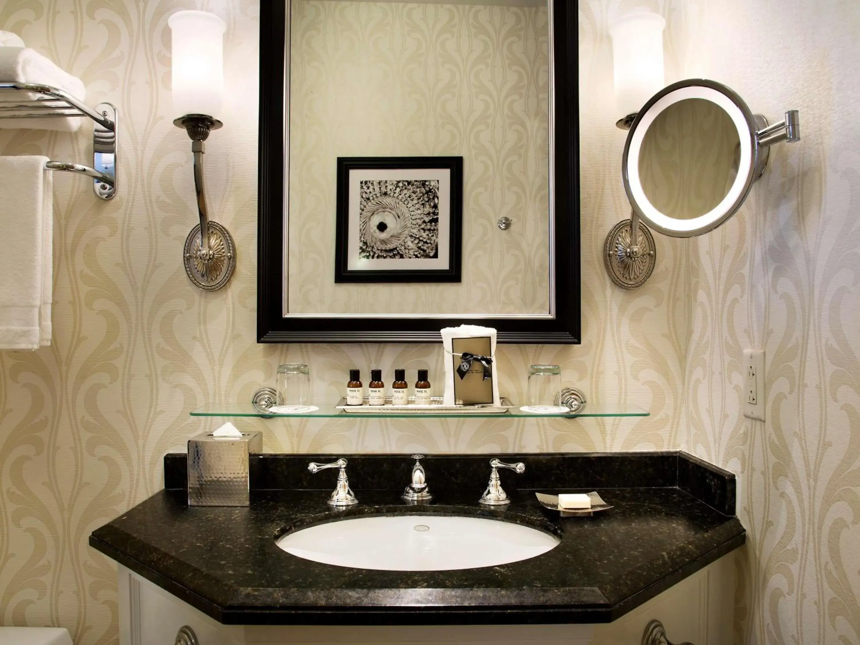 One-Bedroom King Suite with Sofa Bed and Parlor in Fairmont San Francisco One-Bedroom King Suite with Sofa Bed and Parlor in Fairmont San Francisco