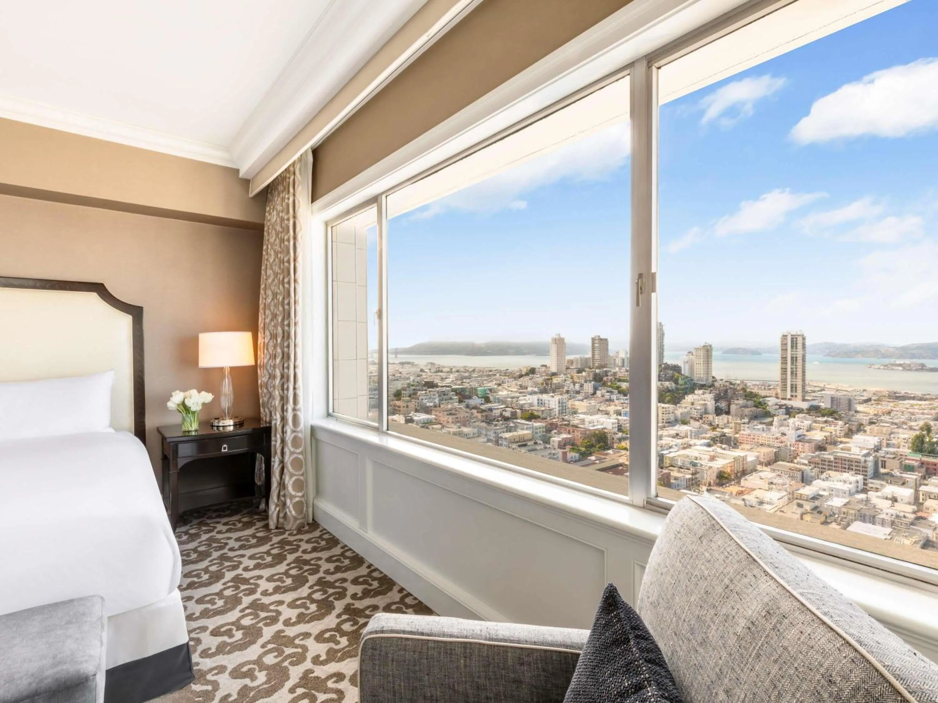 Bedroom, Bed in Fairmont San Francisco