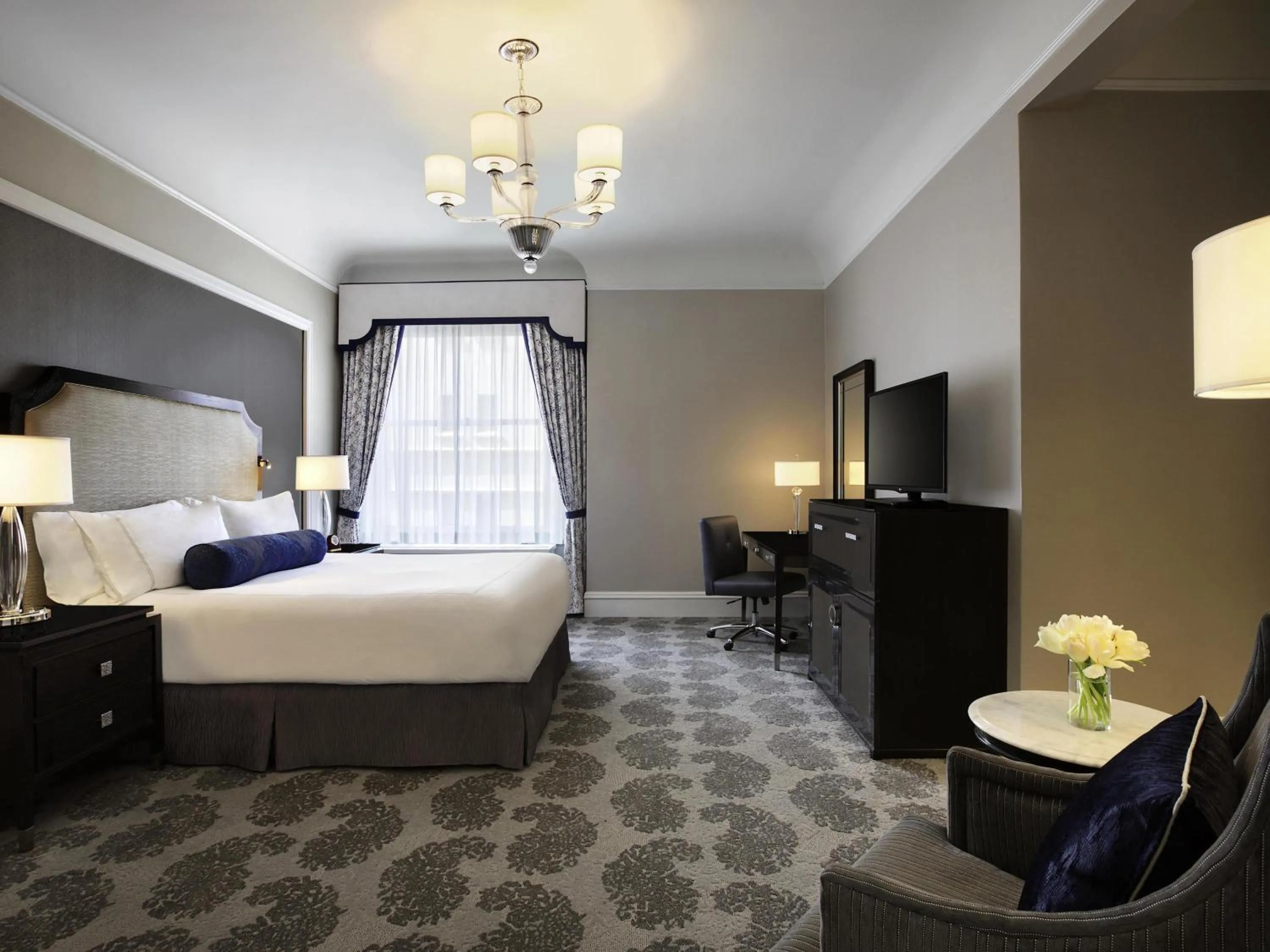 Bedroom, Bed in Fairmont San Francisco