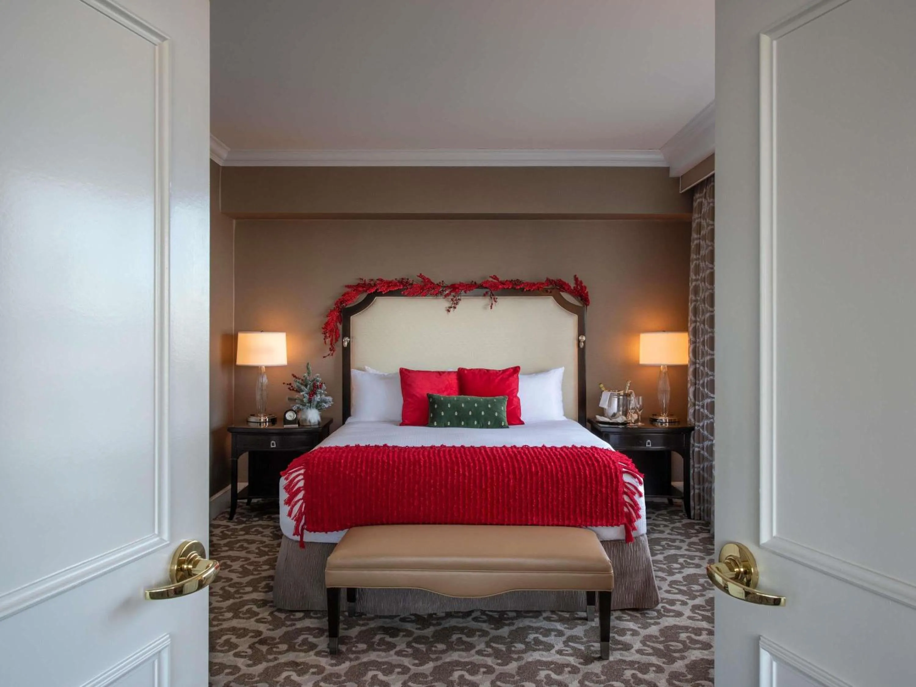 Bedroom, Bed in Fairmont San Francisco