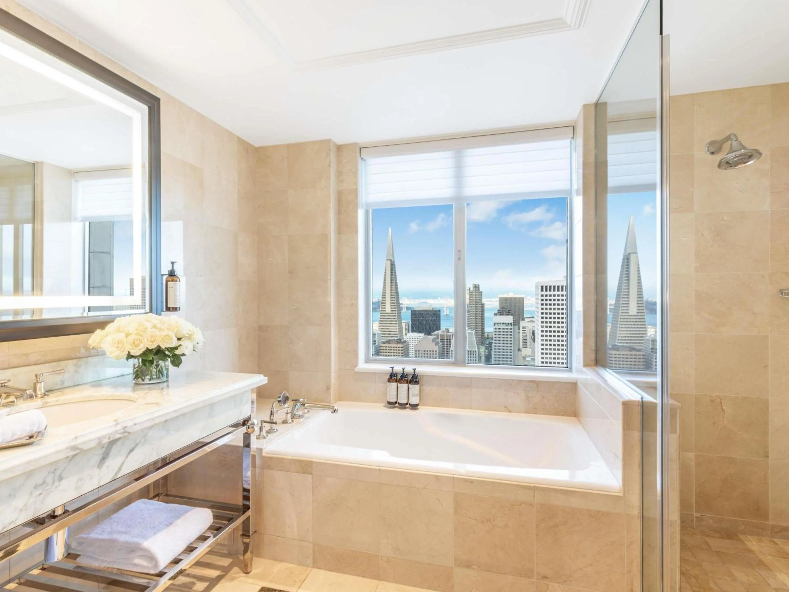 Bedroom, Bed in Fairmont San Francisco