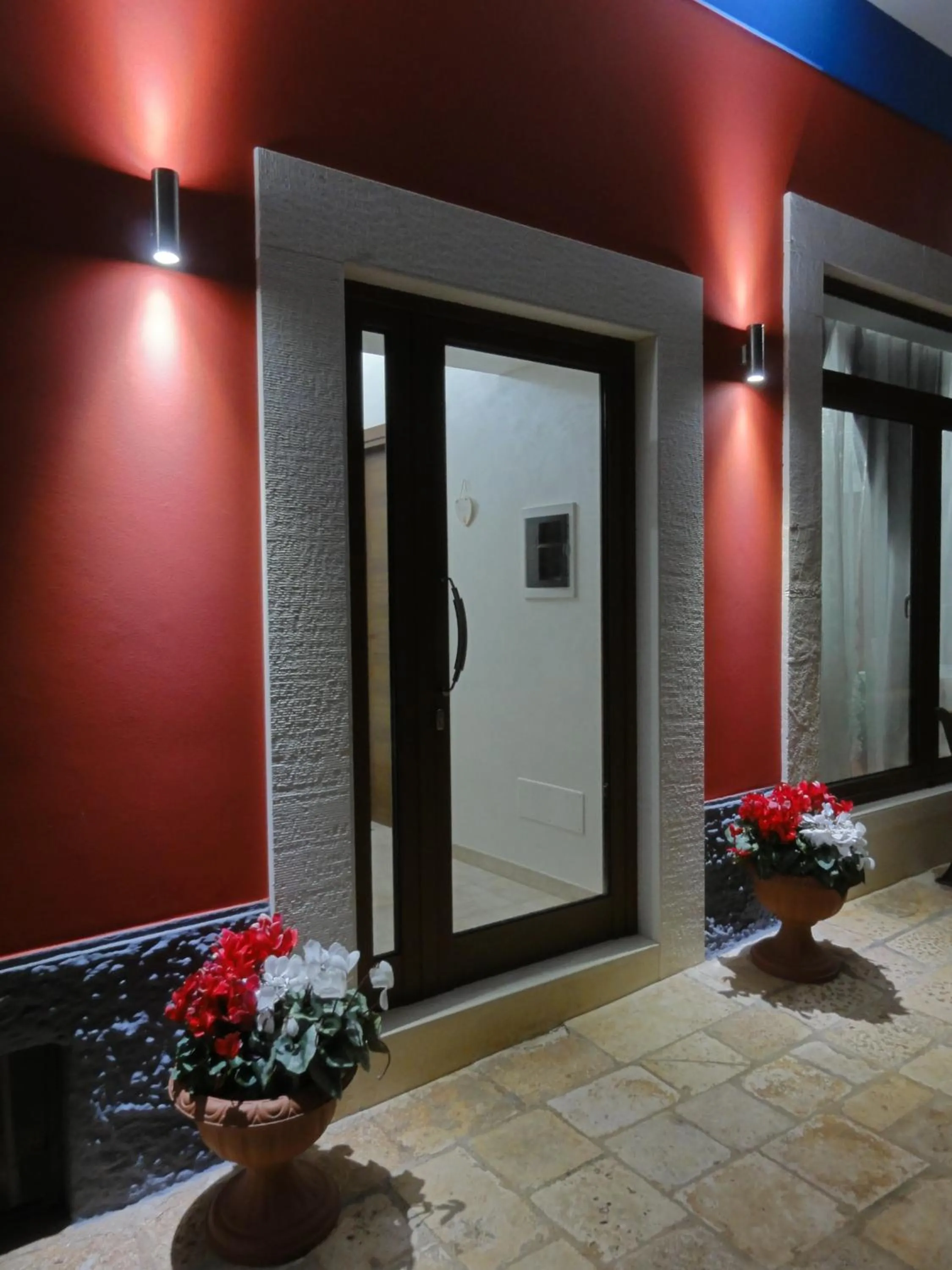 Facade/entrance in Ape Rossa