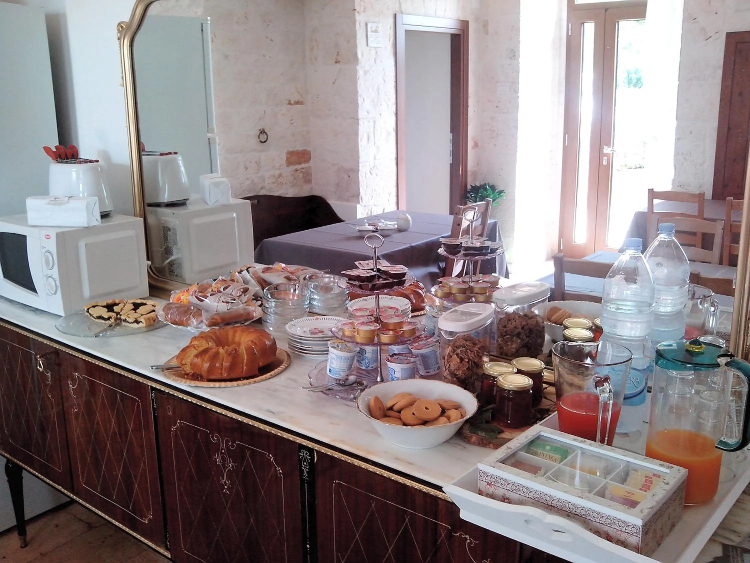 Restaurant/places to eat in Ape Rossa