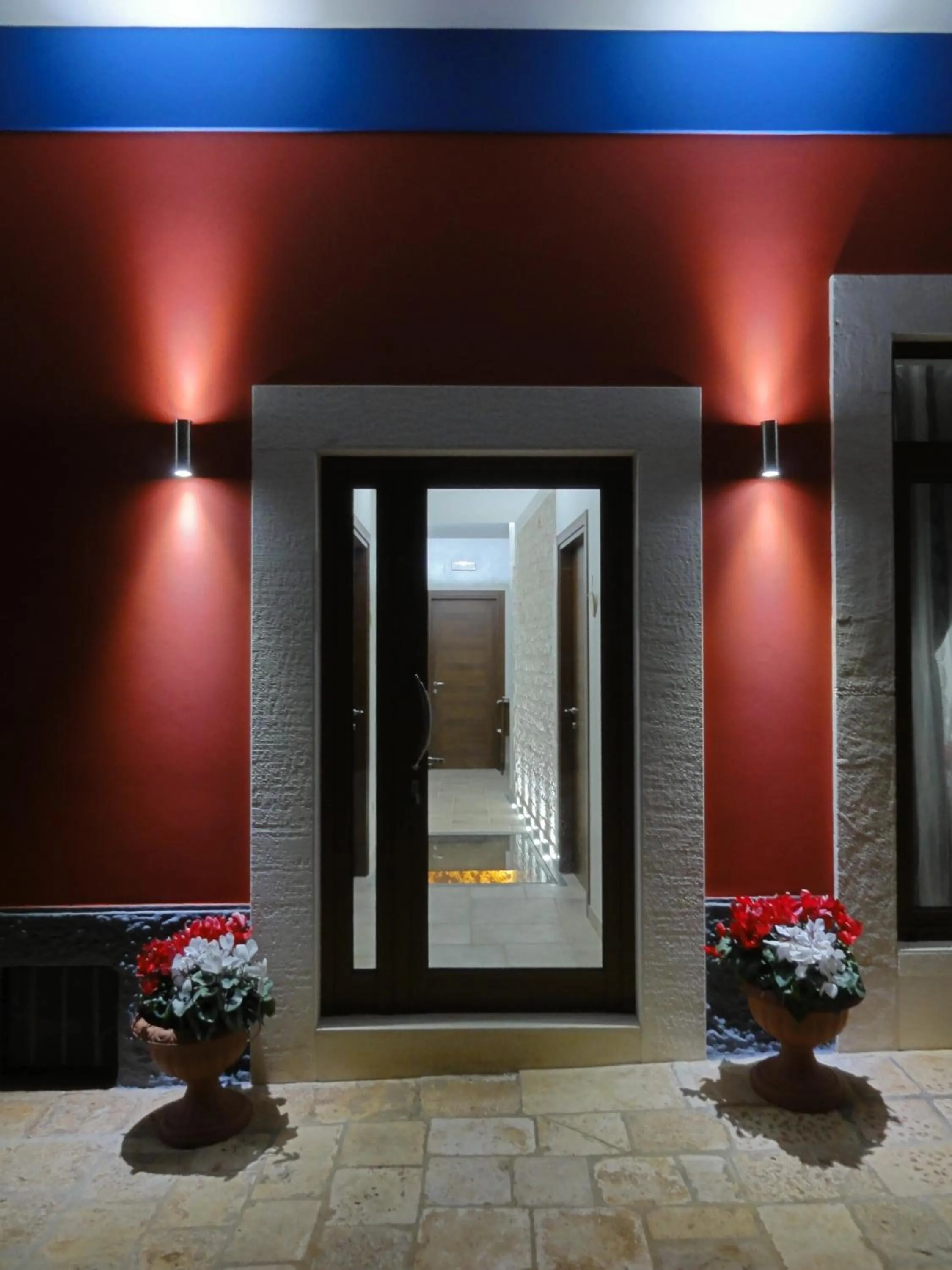 Facade/entrance in Ape Rossa