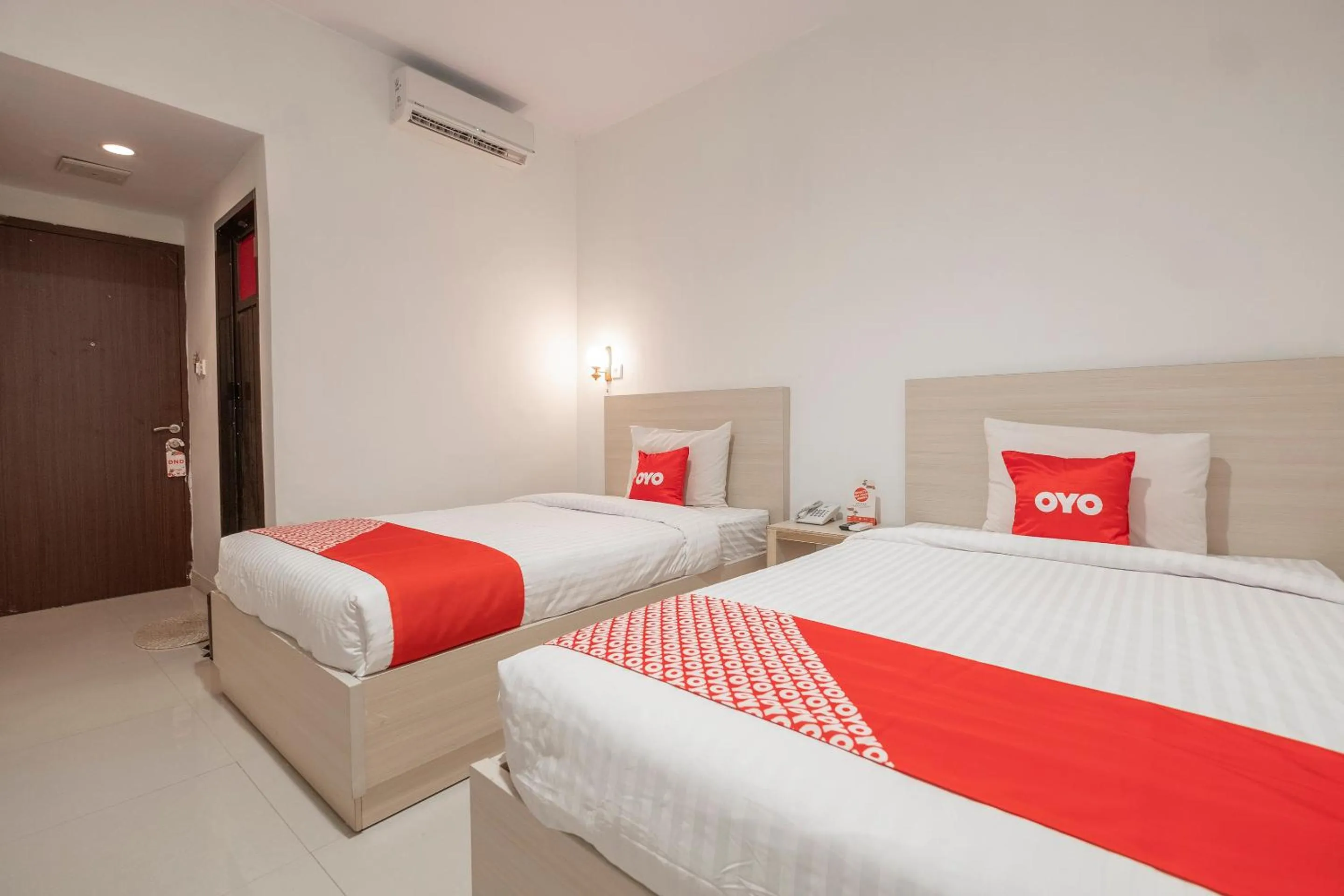 Delxue Twin Room in OYO 1633 Hotel Darma Nusantara 3