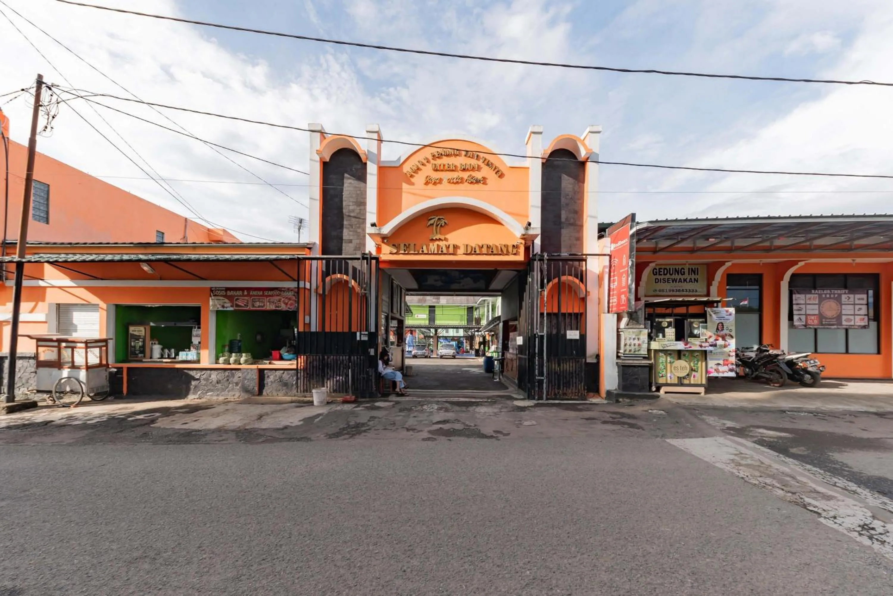 Facade/entrance in RedDoorz Resort Syariah @ Jaya Tirta Abadi