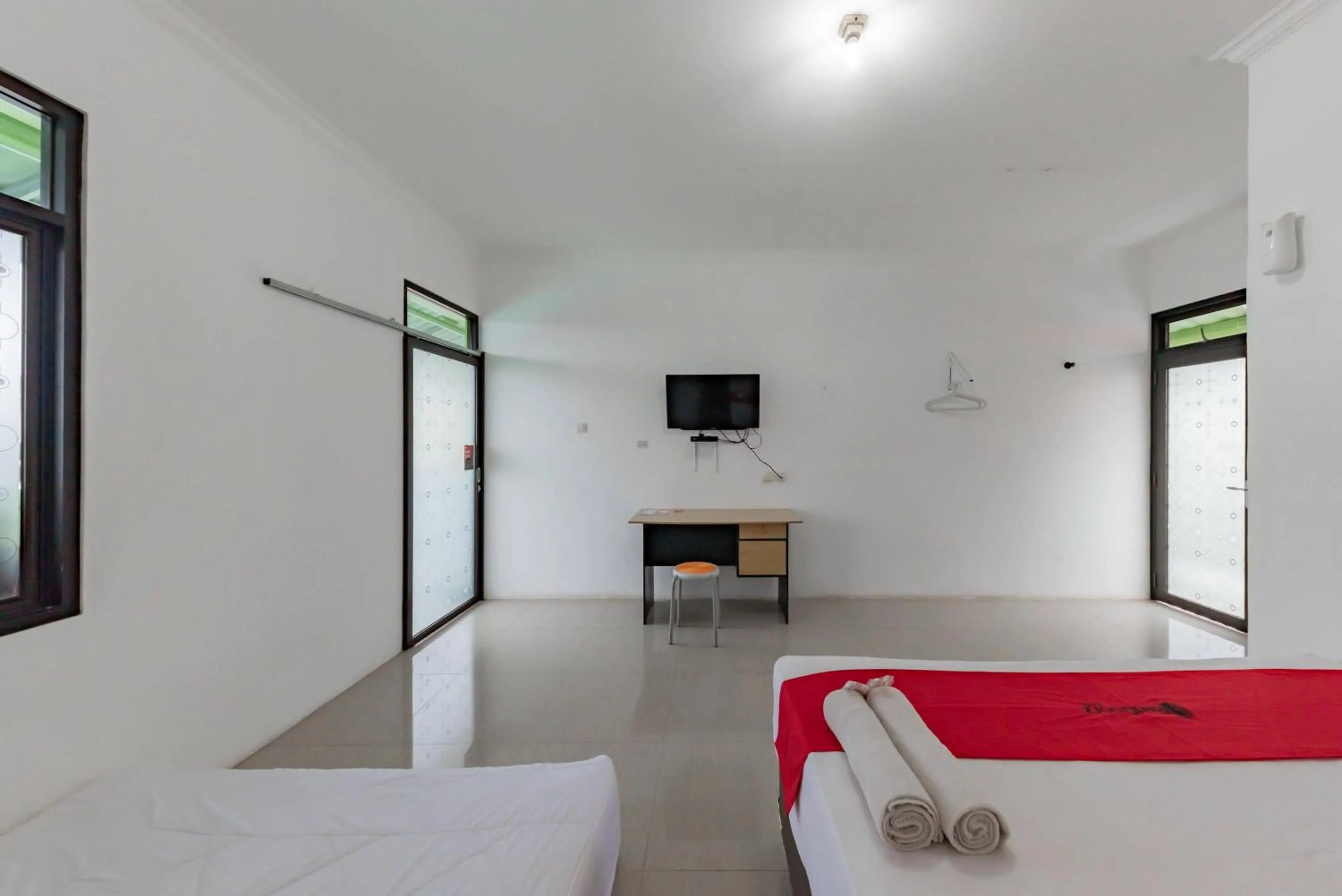 Bedroom, Bed in RedDoorz Resort Syariah @ Jaya Tirta Abadi