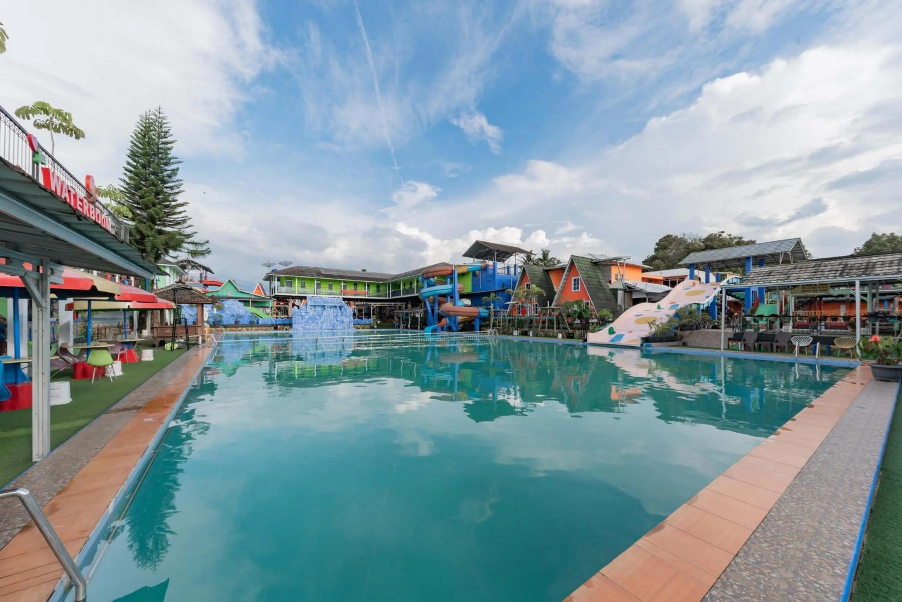 Swimming pool in RedDoorz Resort Syariah @ Jaya Tirta Abadi