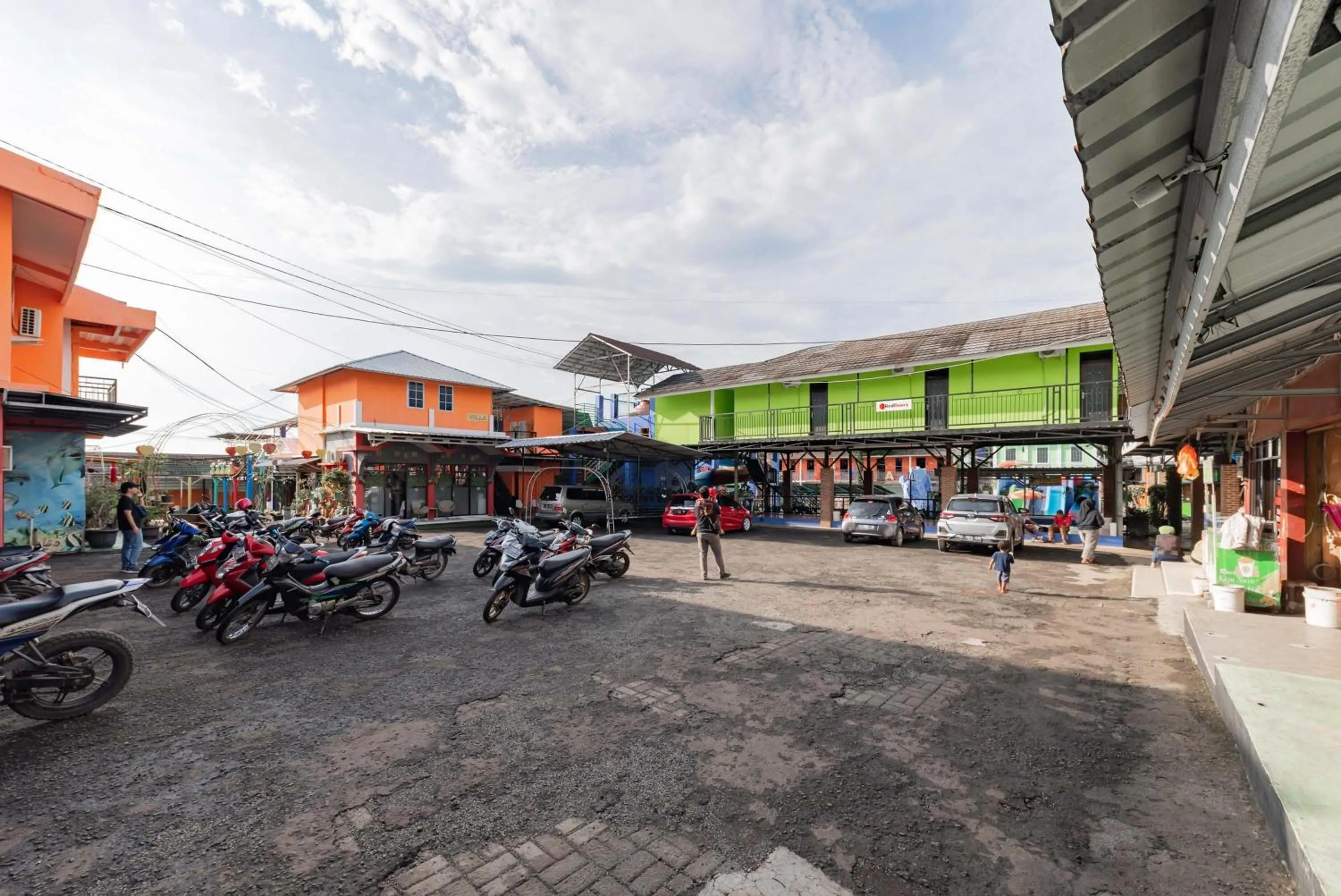 Parking in RedDoorz Resort Syariah @ Jaya Tirta Abadi