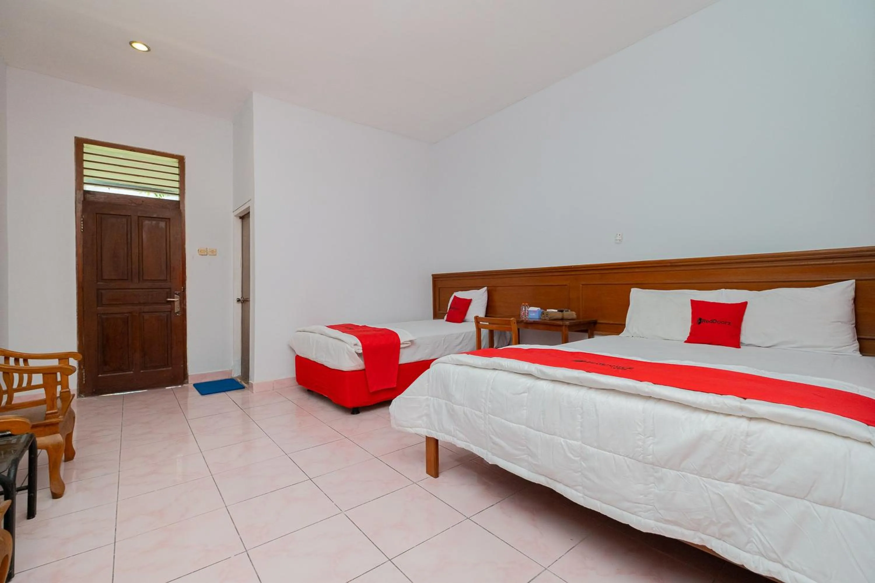 Bed in RedDoorz near Bojonegoro Train Station