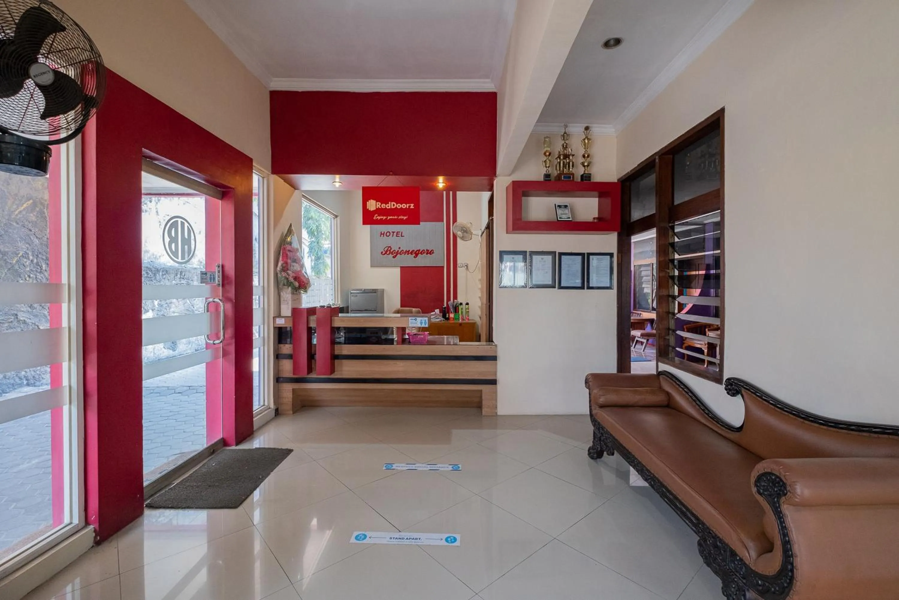 Lobby or reception in RedDoorz near Bojonegoro Train Station